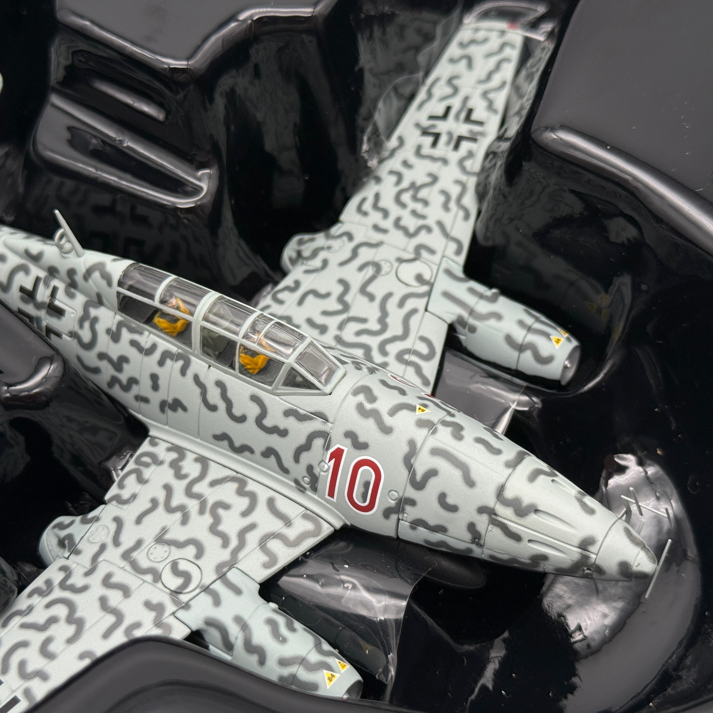 Corgi AA35709 1:72 Messerschmitt Me 262B Luftwaffe 10./NJG 11 Kurt Welter Red 10