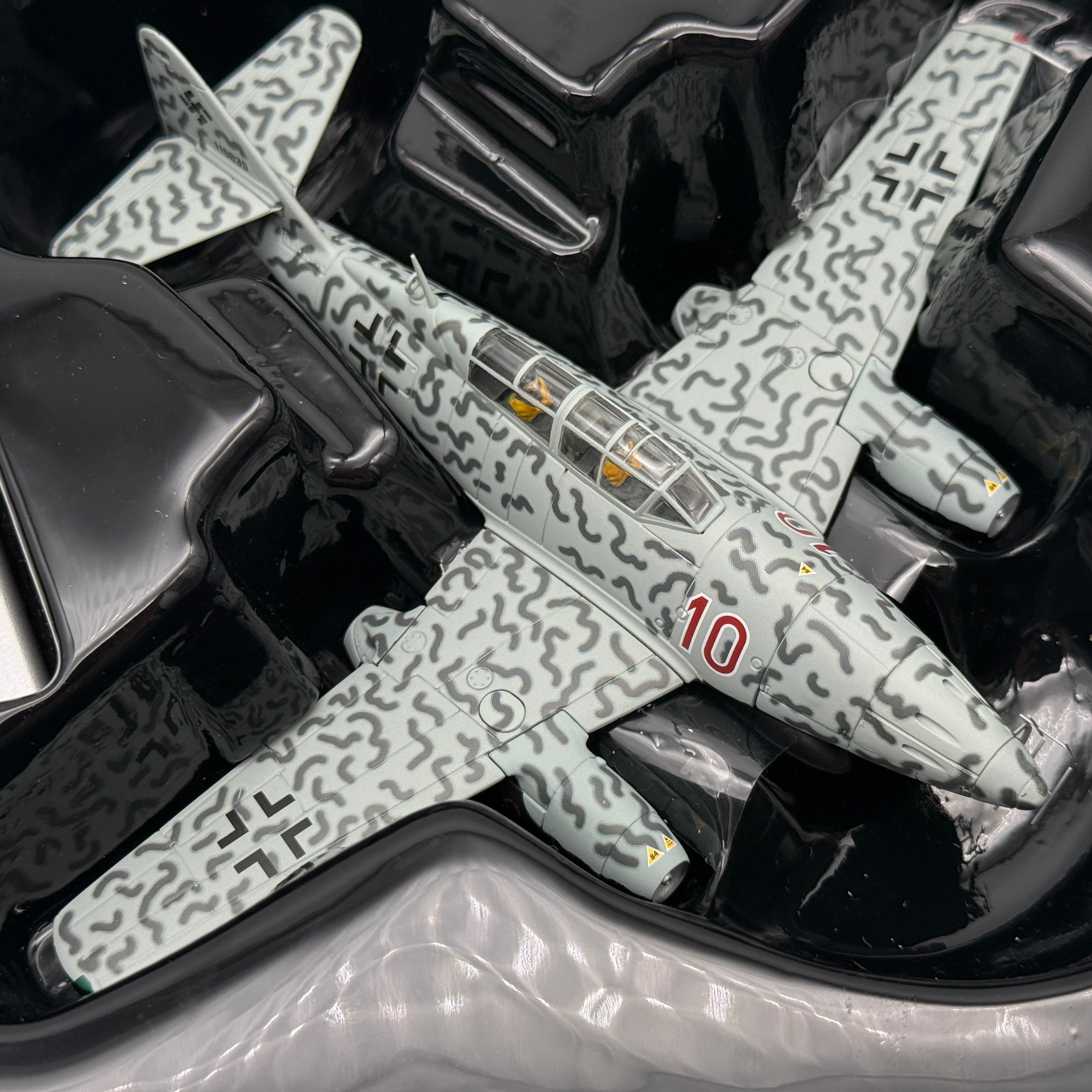 Corgi AA35709 1:72 Messerschmitt Me 262B Luftwaffe 10./NJG 11 Kurt Welter Red 10