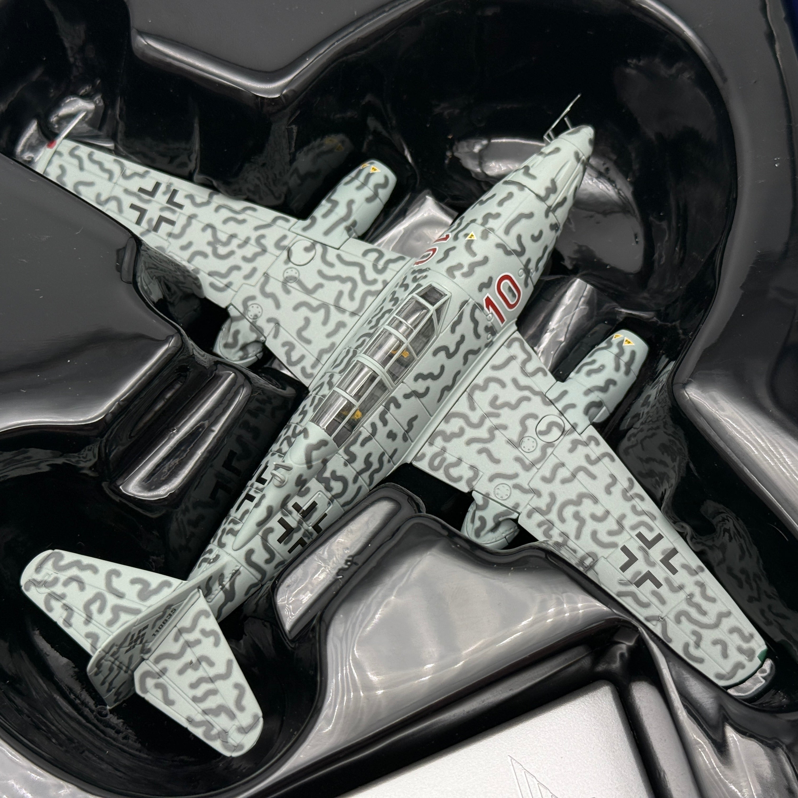 Corgi AA35709 1:72 Messerschmitt Me 262B Luftwaffe 10./NJG 11 Kurt Welter Red 10