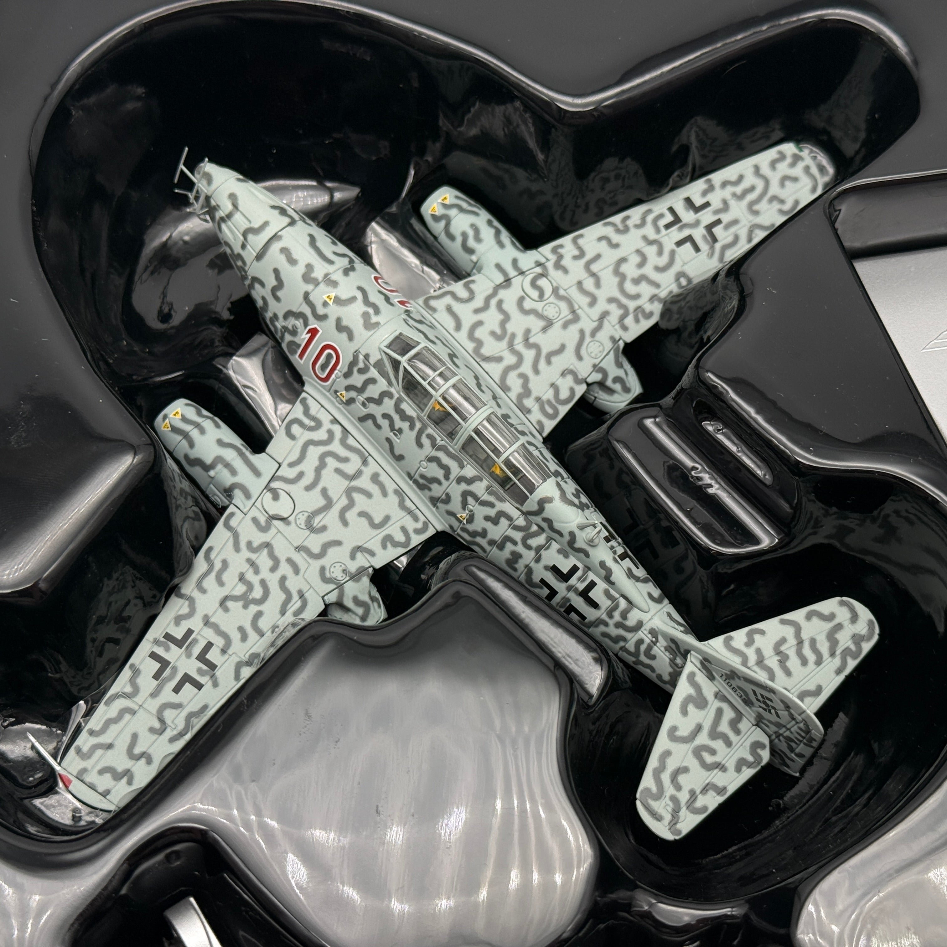 Corgi AA35709 1:72 Messerschmitt Me 262B Luftwaffe 10./NJG 11 Kurt Welter Red 10