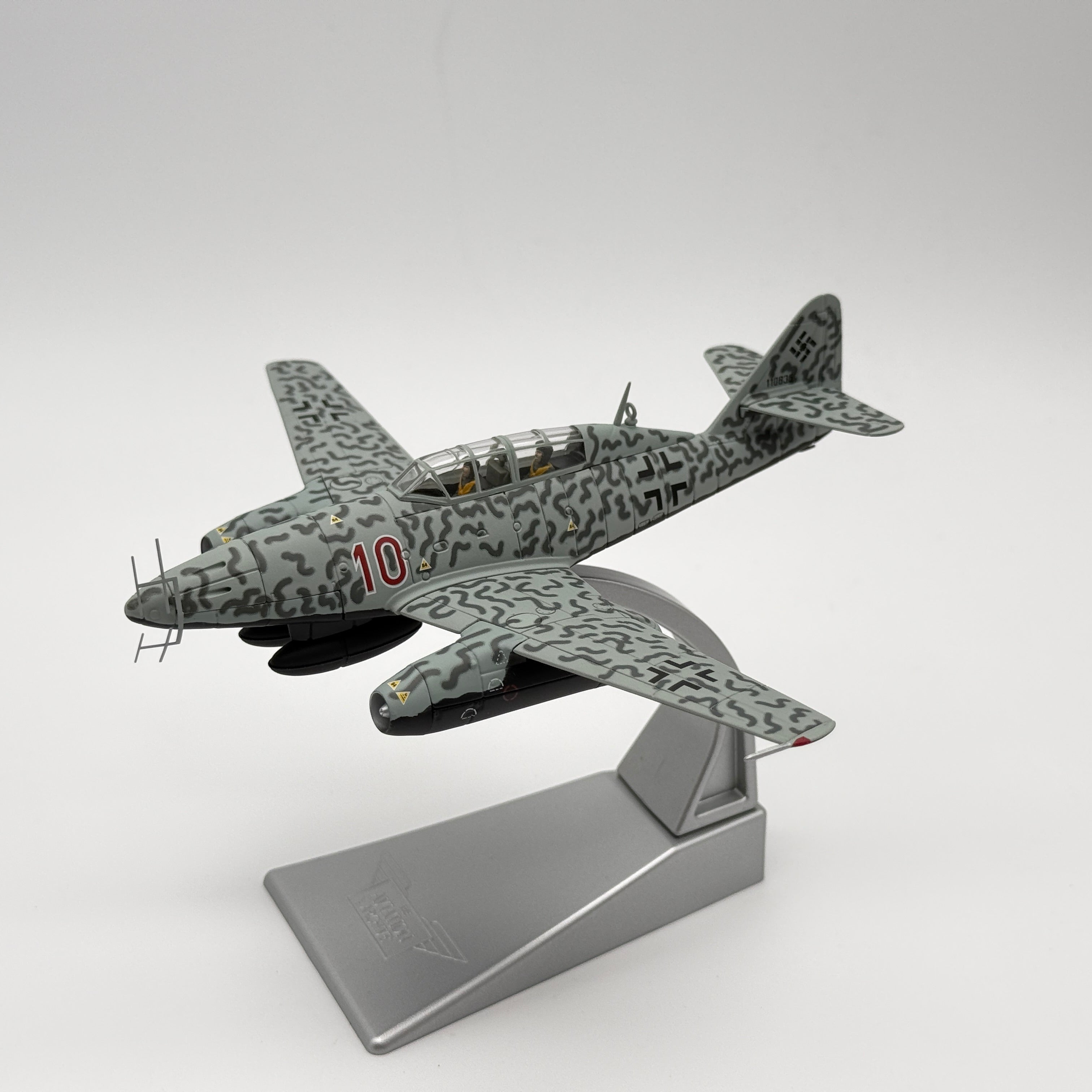 Corgi AA35709 1:72 Messerschmitt Me 262B Luftwaffe 10./NJG 11 Kurt Welter Red 10