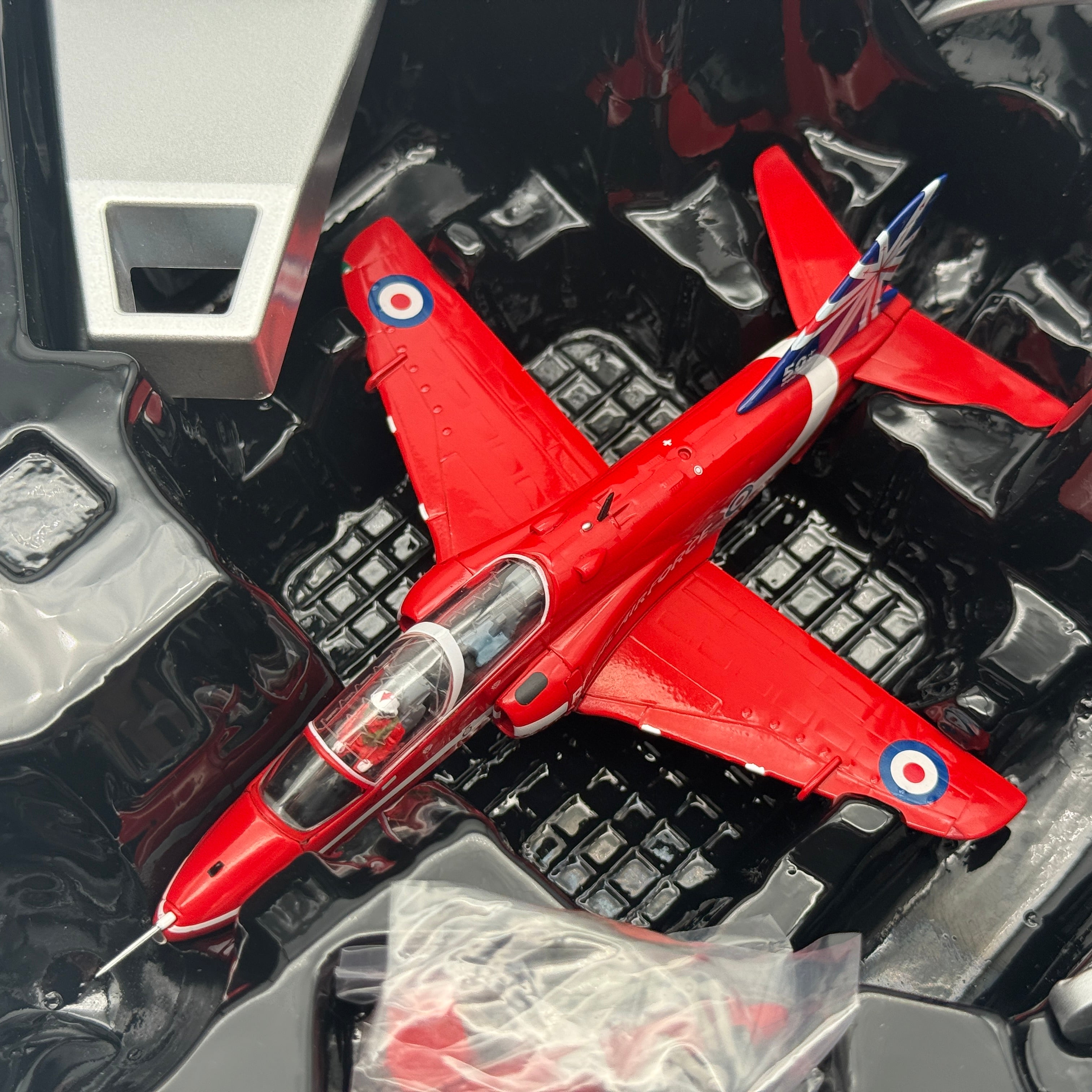Corgi AA36011 1:72 BAE Hawk T.Mk 1 RAF Red Arrows 50th Season 2014