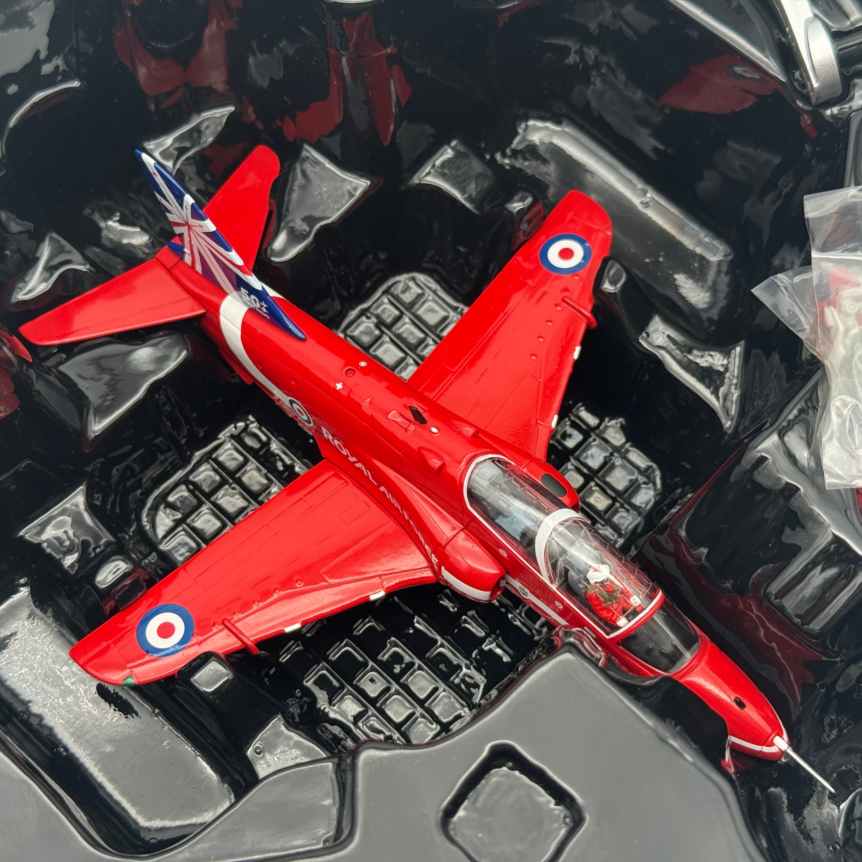Corgi AA36011 1:72 BAE Hawk T.Mk 1 RAF Red Arrows 50th Season 2014