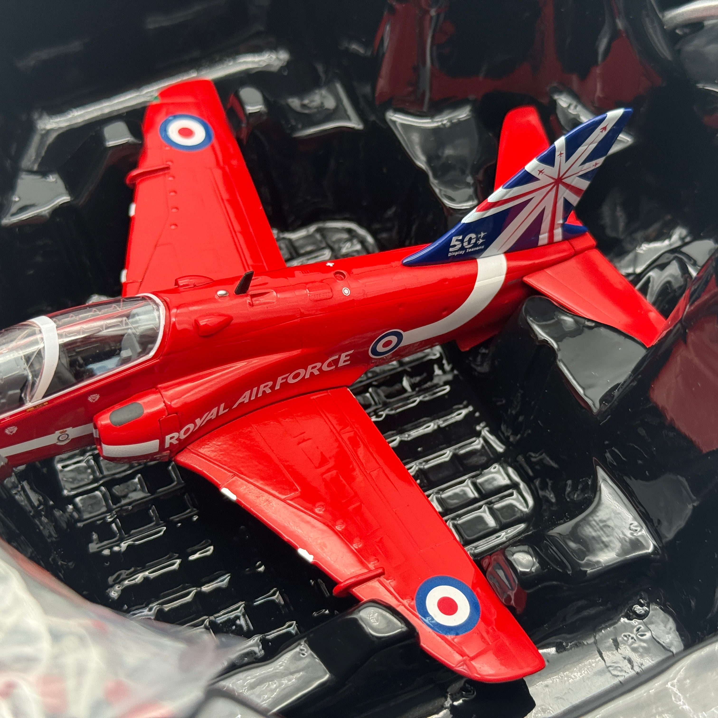 Corgi AA36011 1:72 BAE Hawk T.Mk 1 RAF Red Arrows 50th Season 2014