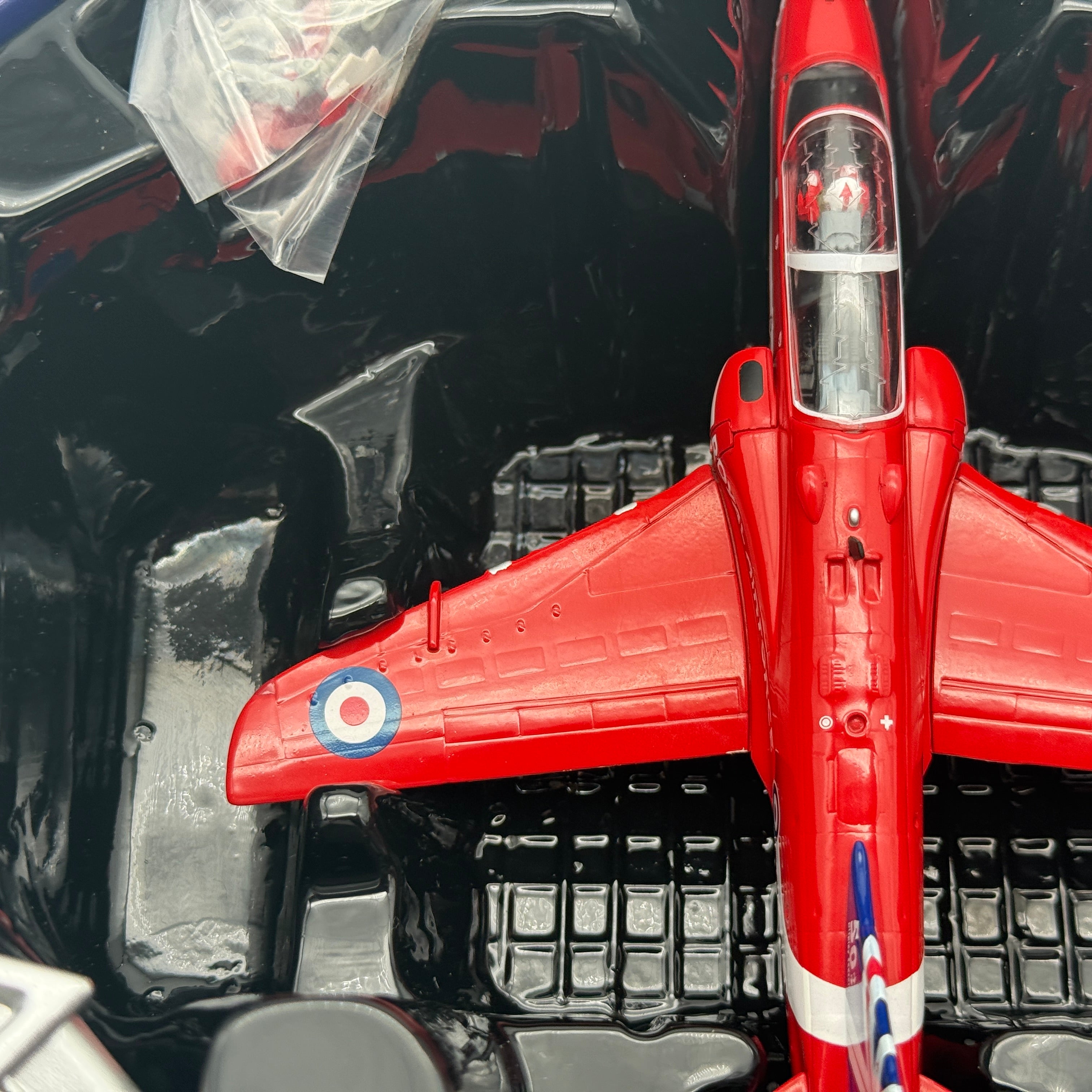 Corgi AA36011 1:72 BAE Hawk T.Mk 1 RAF Red Arrows 50th Season 2014