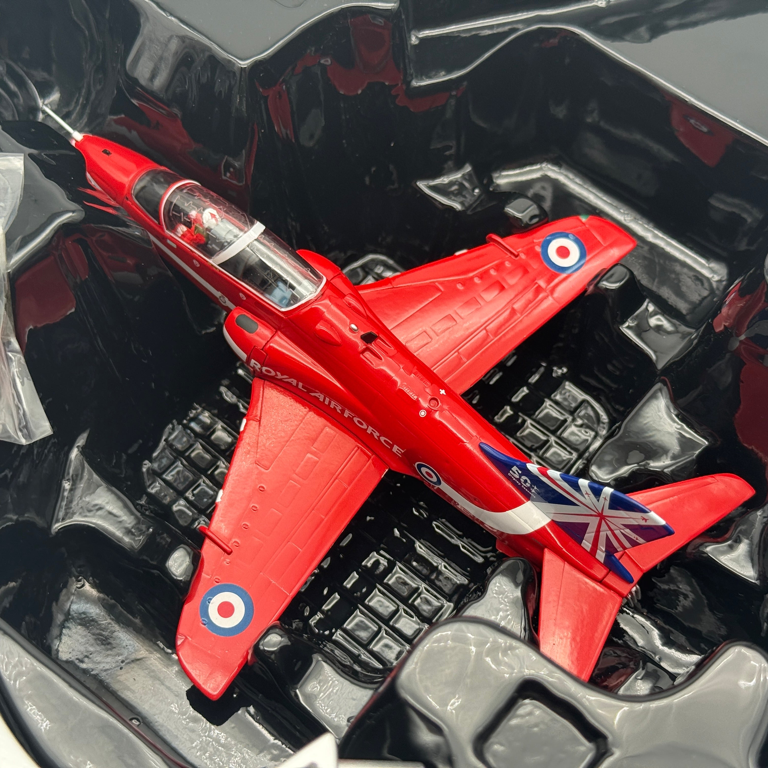 Corgi AA36011 1:72 BAE Hawk T.Mk 1 RAF Red Arrows 50th Season 2014