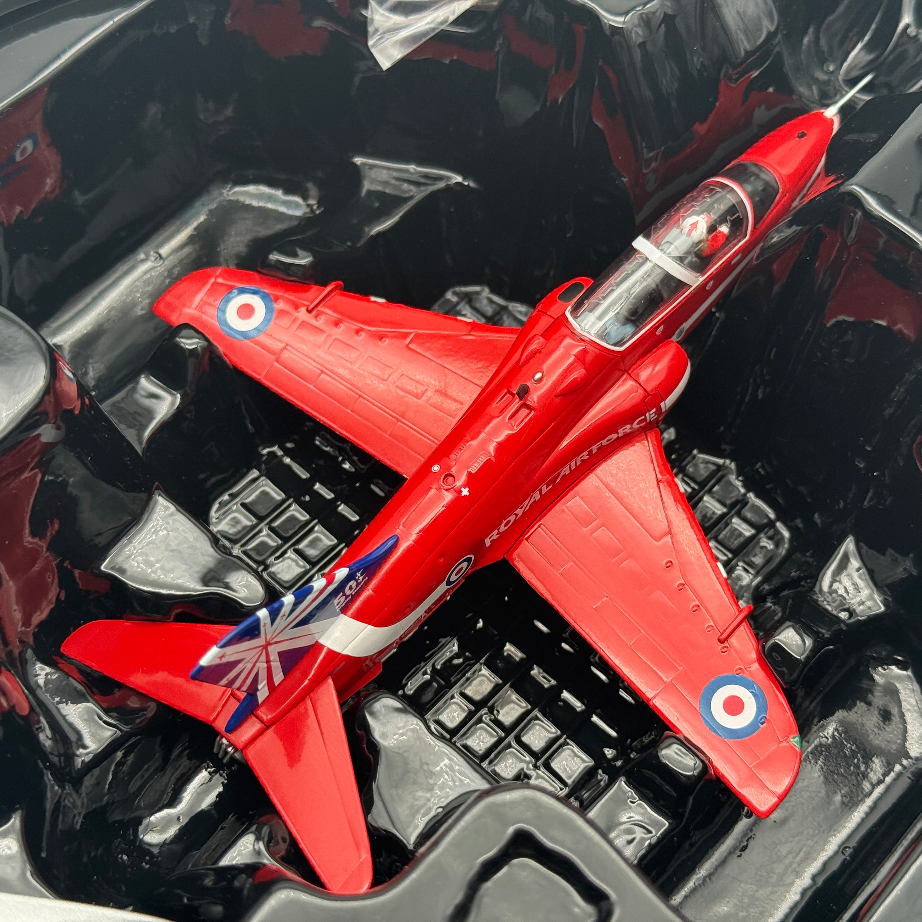 Corgi AA36011 1:72 BAE Hawk T.Mk 1 RAF Red Arrows 50th Season 2014