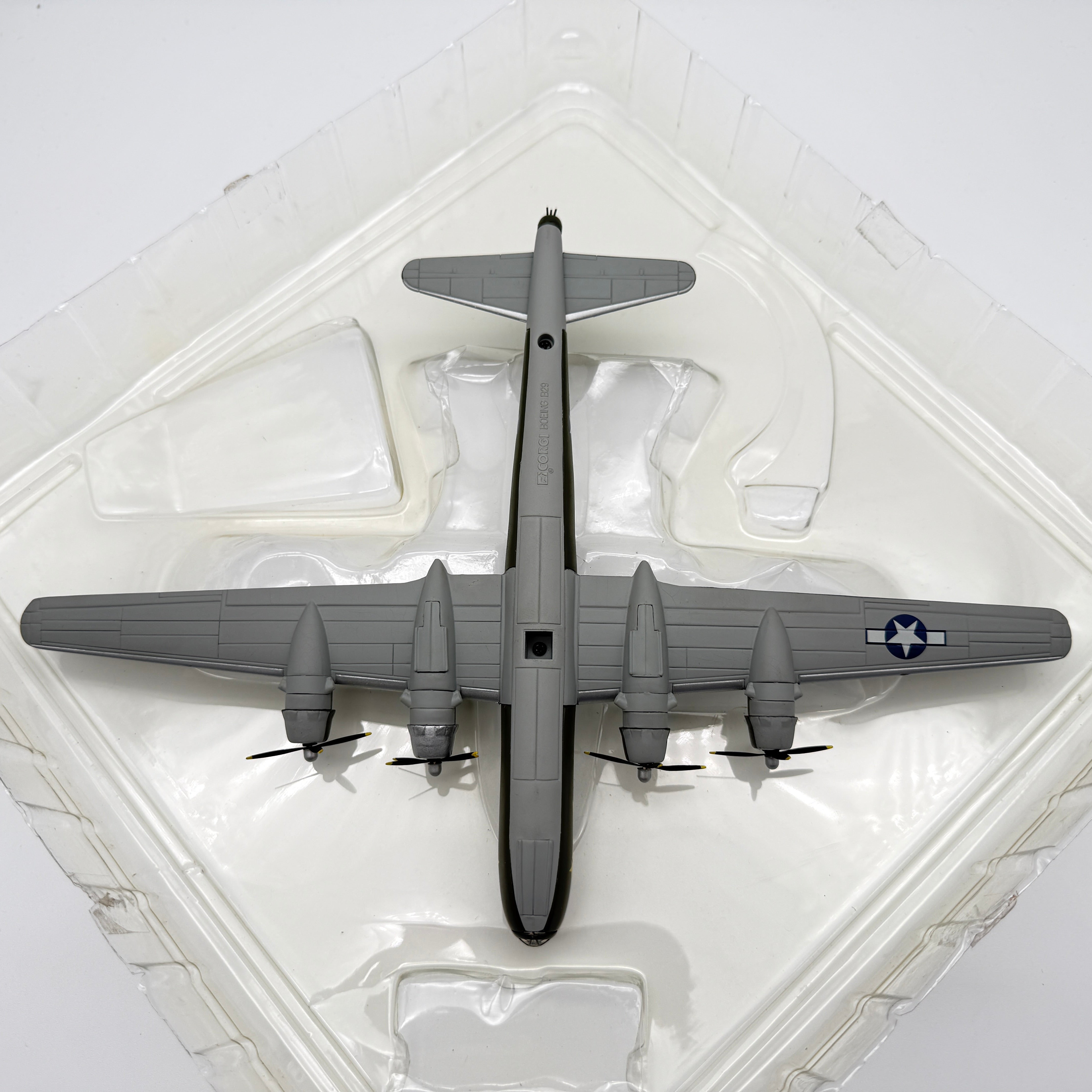 Corgi AA31801 1:144 Boeing B-29 Superfortress USAAF 58th BW Esso Express