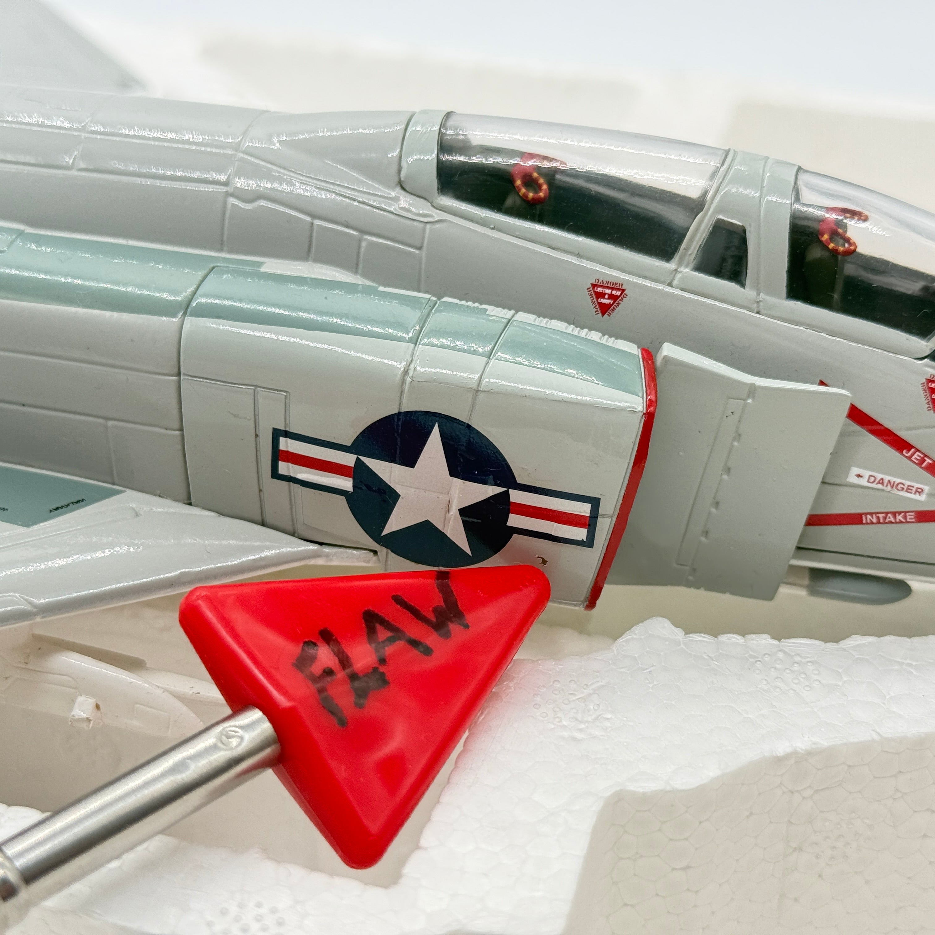 Franklin Mint Armour 98003 1:48 F-4J Phantom II USMC VMFA-232 Red Devils *ISSUES*