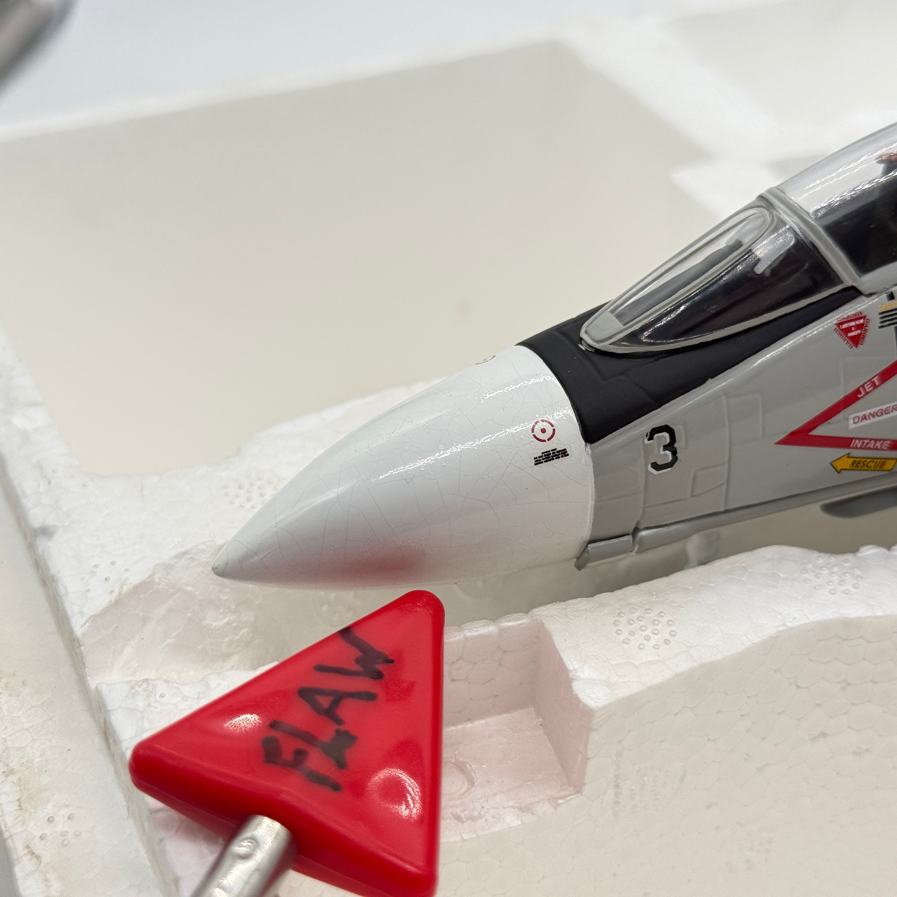 Franklin Mint Armour 98003 1:48 F-4J Phantom II USMC VMFA-232 Red Devils *ISSUES*