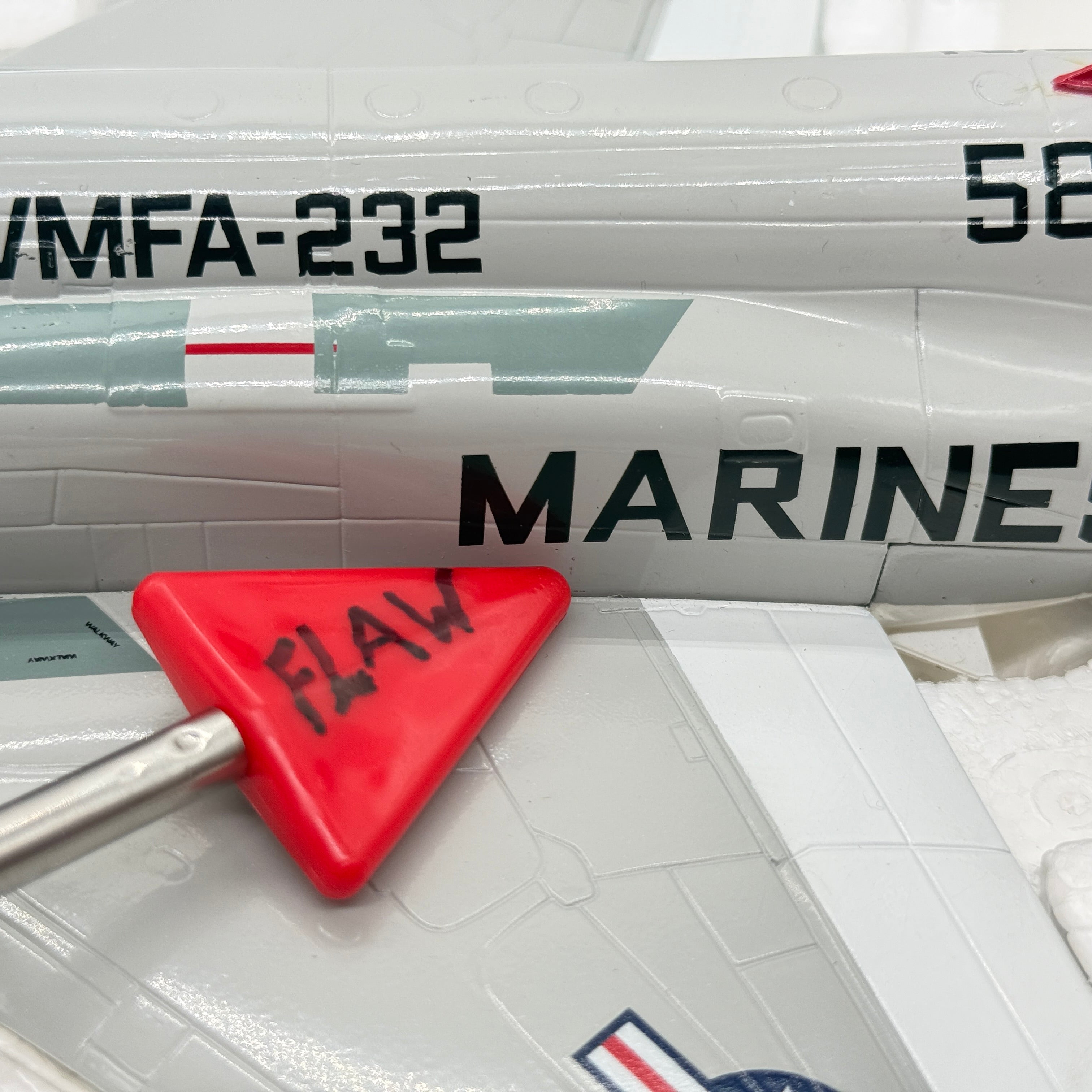 Franklin Mint Armour 98003 1:48 F-4J Phantom II USMC VMFA-232 Red Devils *ISSUES*