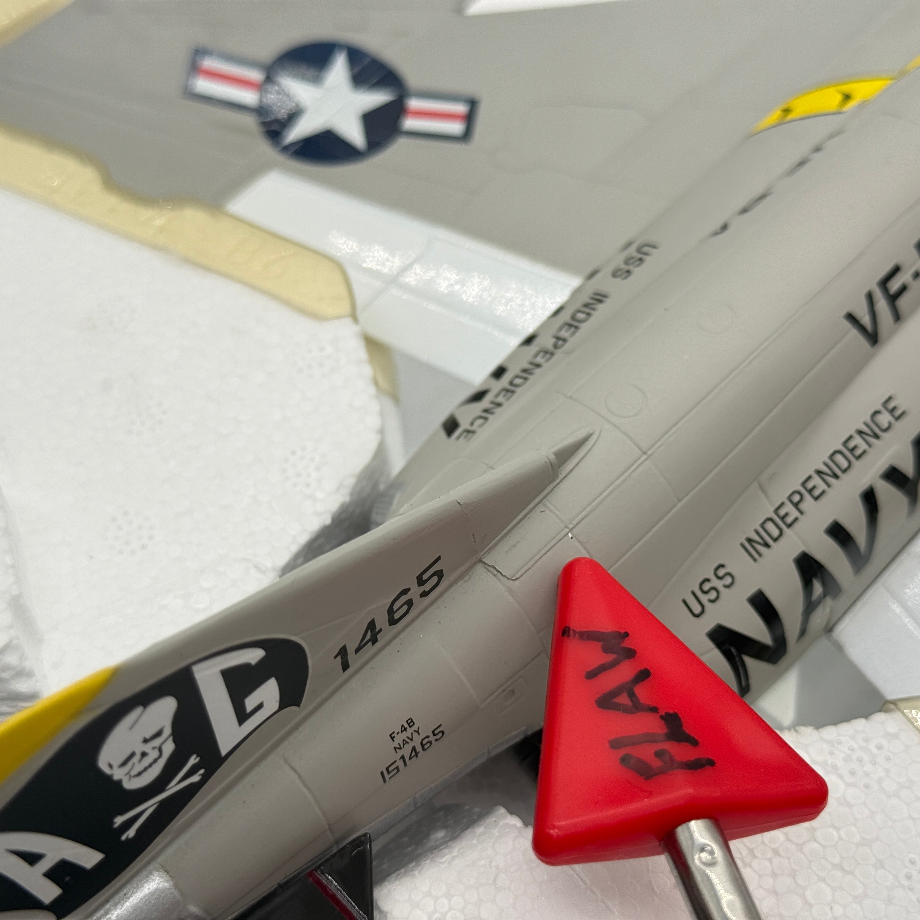 Franklin Mint Armour B11B588 1:48 F-4 Phantom USN VF-84 Jolly Rogers *ISSUES*