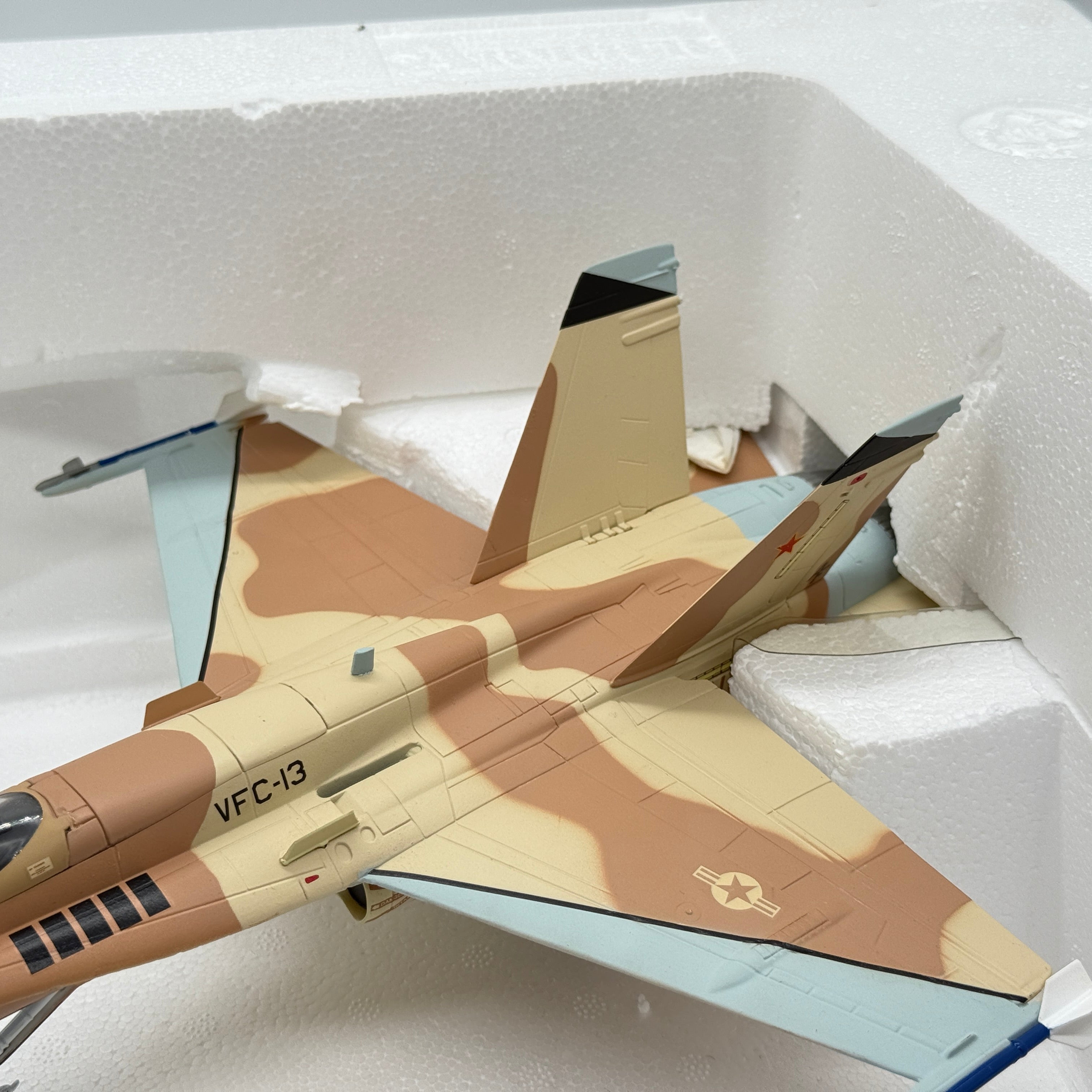 Franklin Mint Armour 98105 1:48 F/A-18 Hornet US Navy Top Gun Aggressor