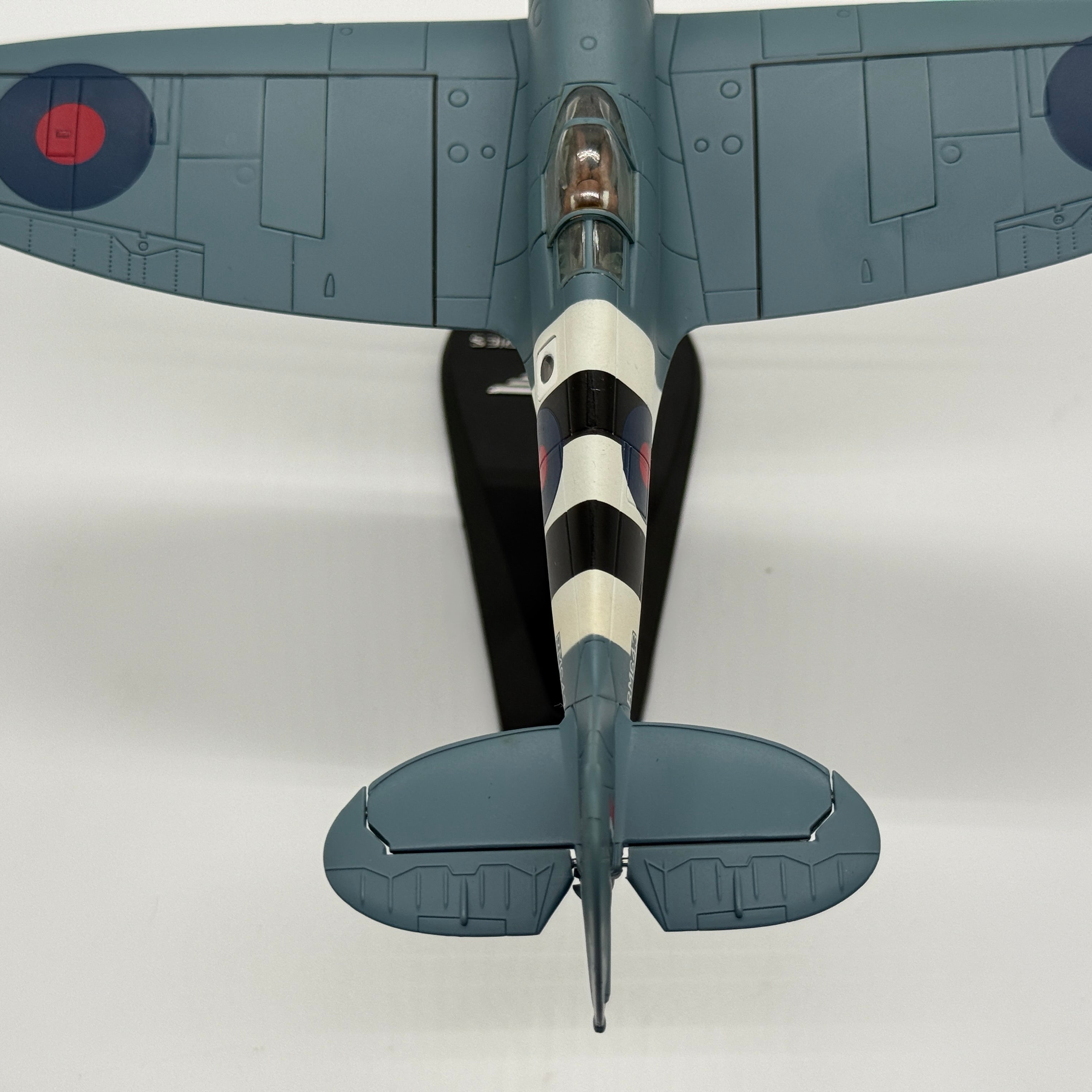 Hobby Master HA7601 1:48 Supermarine Spitfire PR.Mk XIX RAF No.541 Sqn 1944