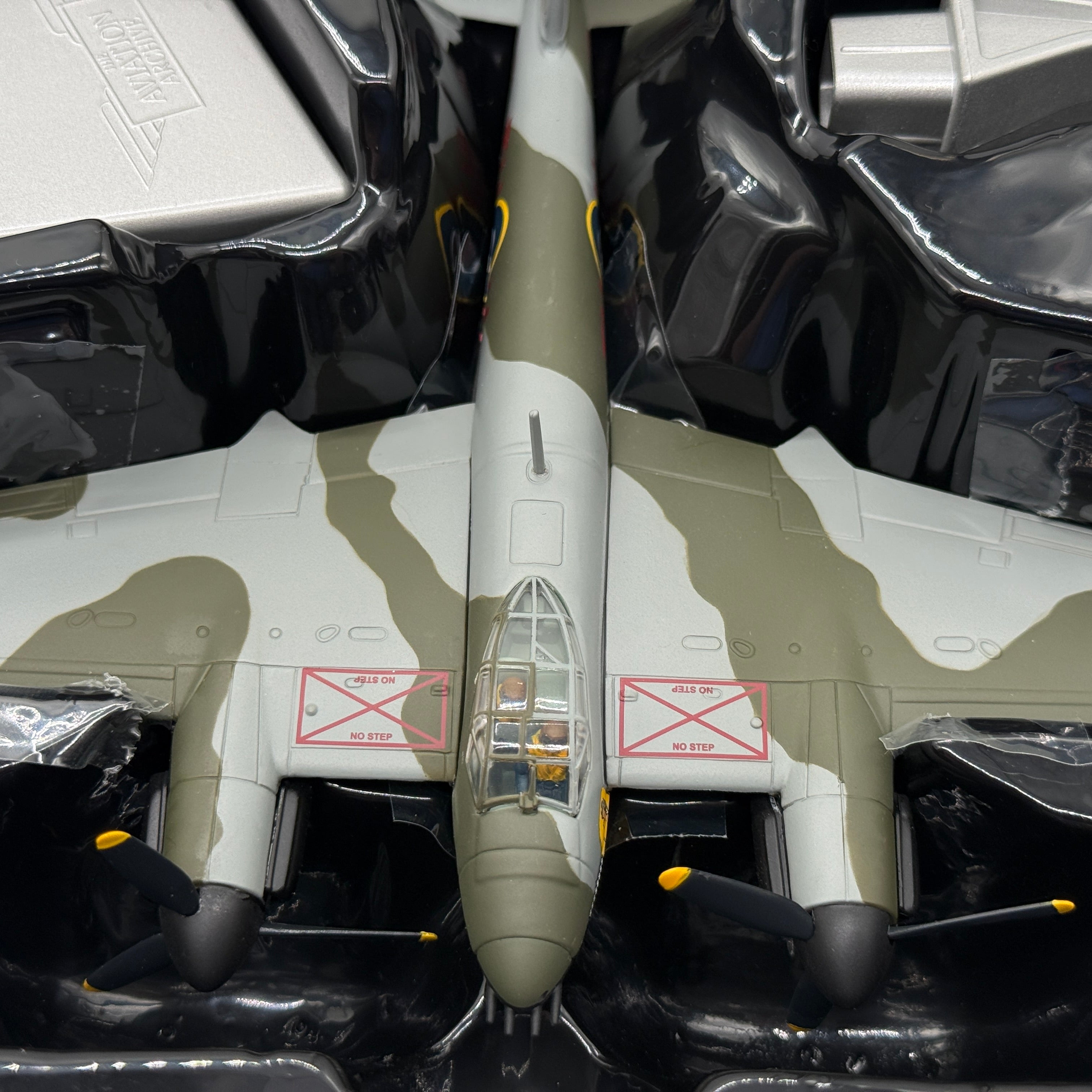 Corgi AA32821 1:72 De Havilland Mosquito FB.Mk VI RCAF No.418 Sqn Moonbeam McSwine