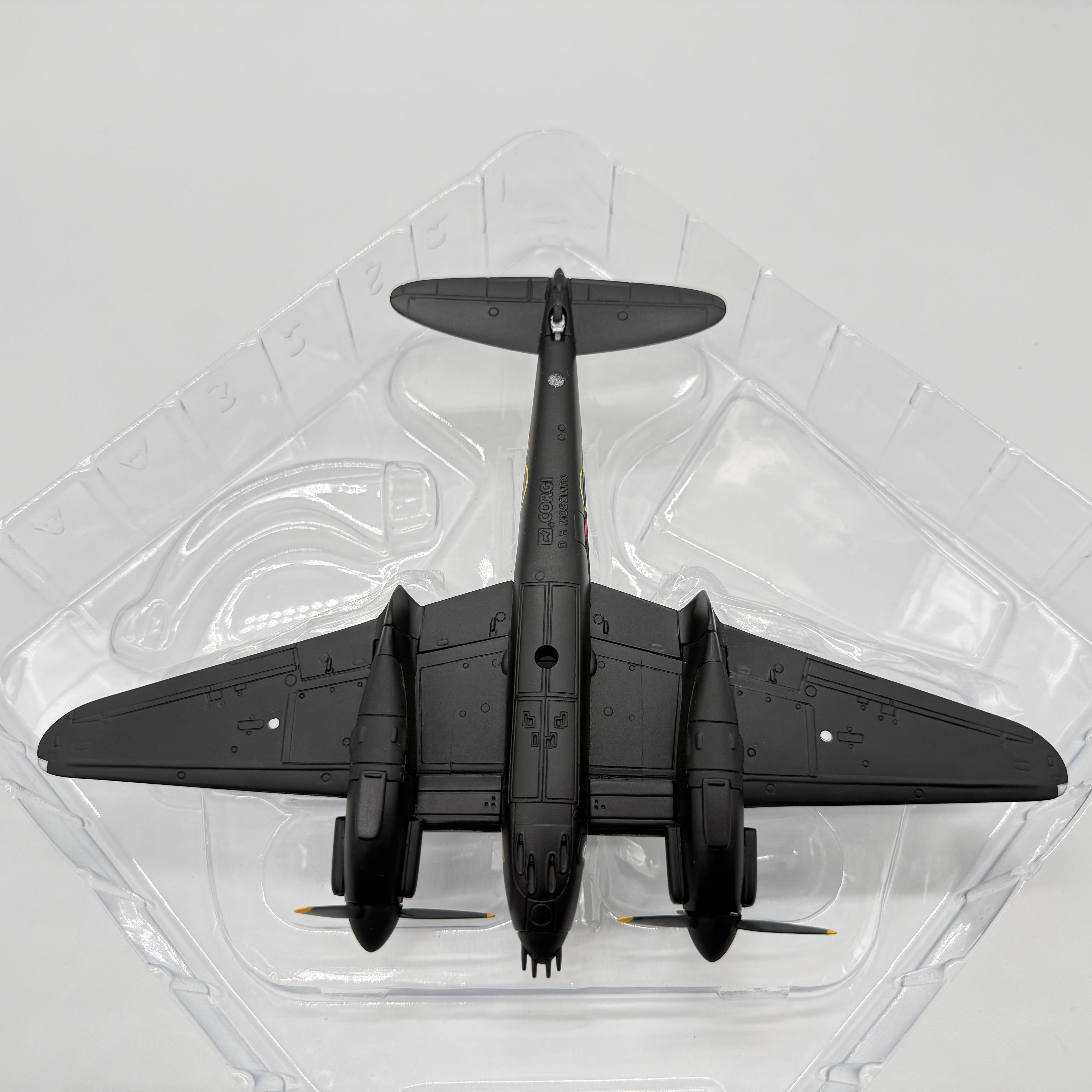 Corgi AA32821 1:72 De Havilland Mosquito FB.Mk VI RCAF No.418 Sqn Moonbeam McSwine