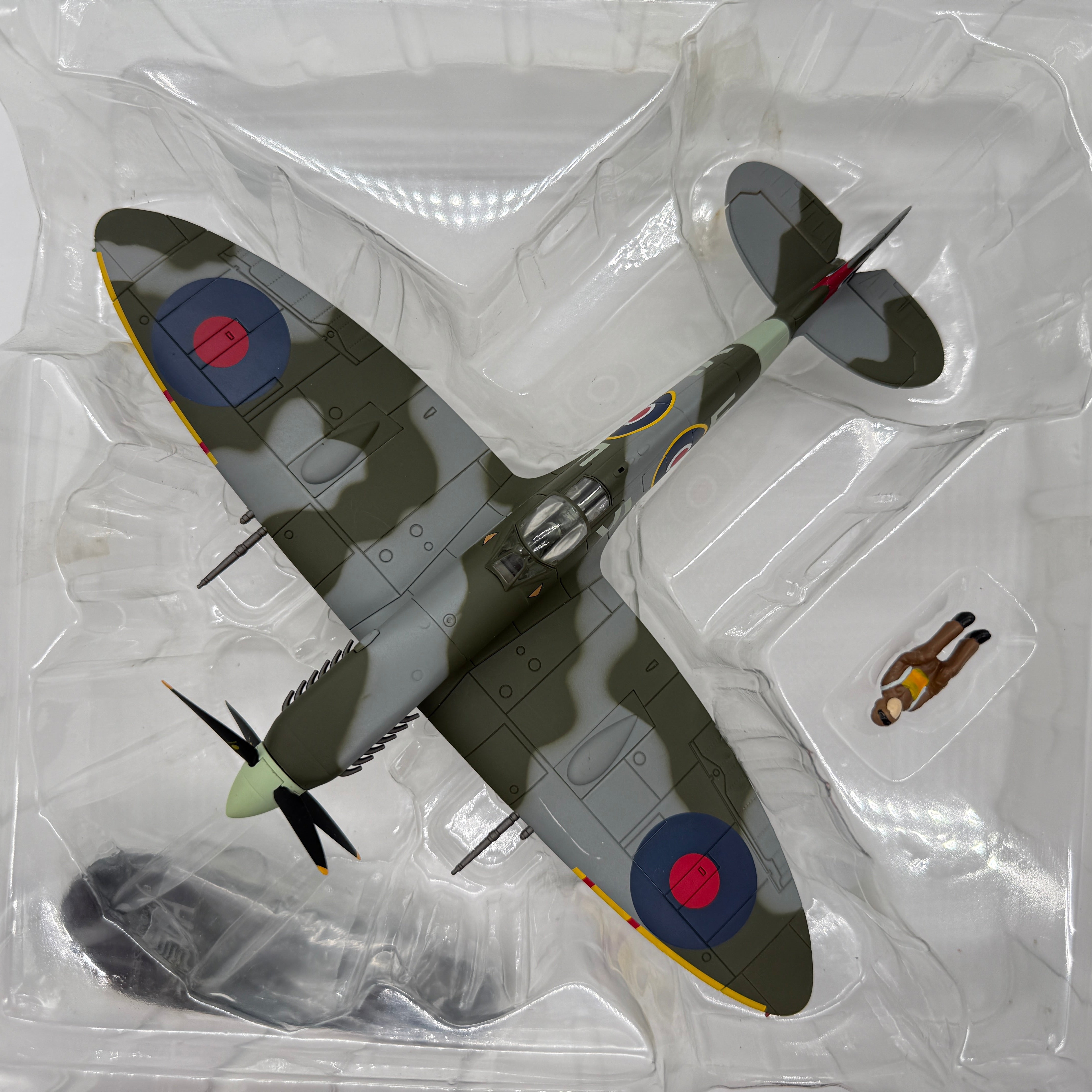 Hobby Master HA8306 1:48 Supermarine Spitfire Mk IX RAF No.322 Dutch Sqn 1944