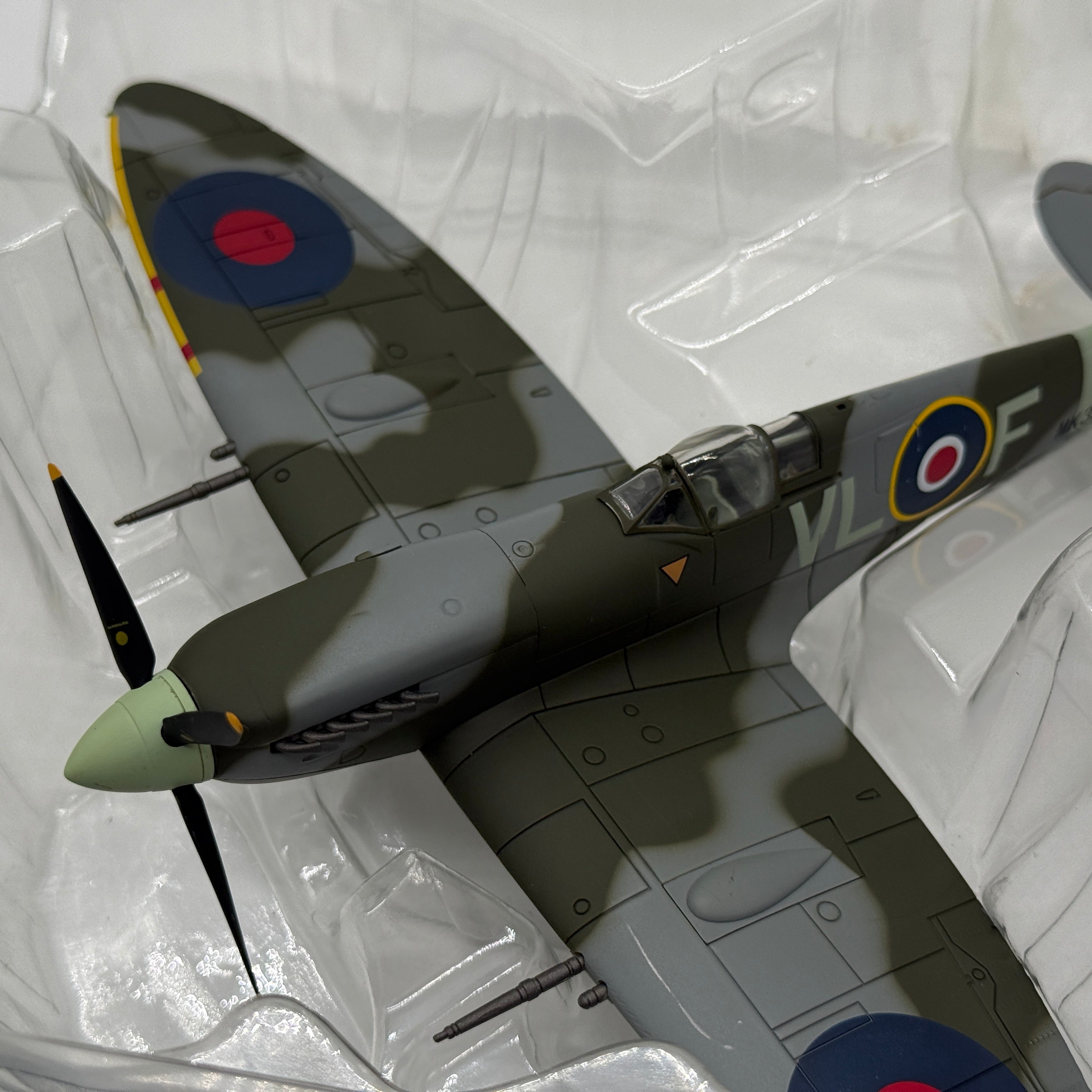 Hobby Master HA8306 1:48 Supermarine Spitfire Mk IX RAF No.322 Dutch Sqn 1944