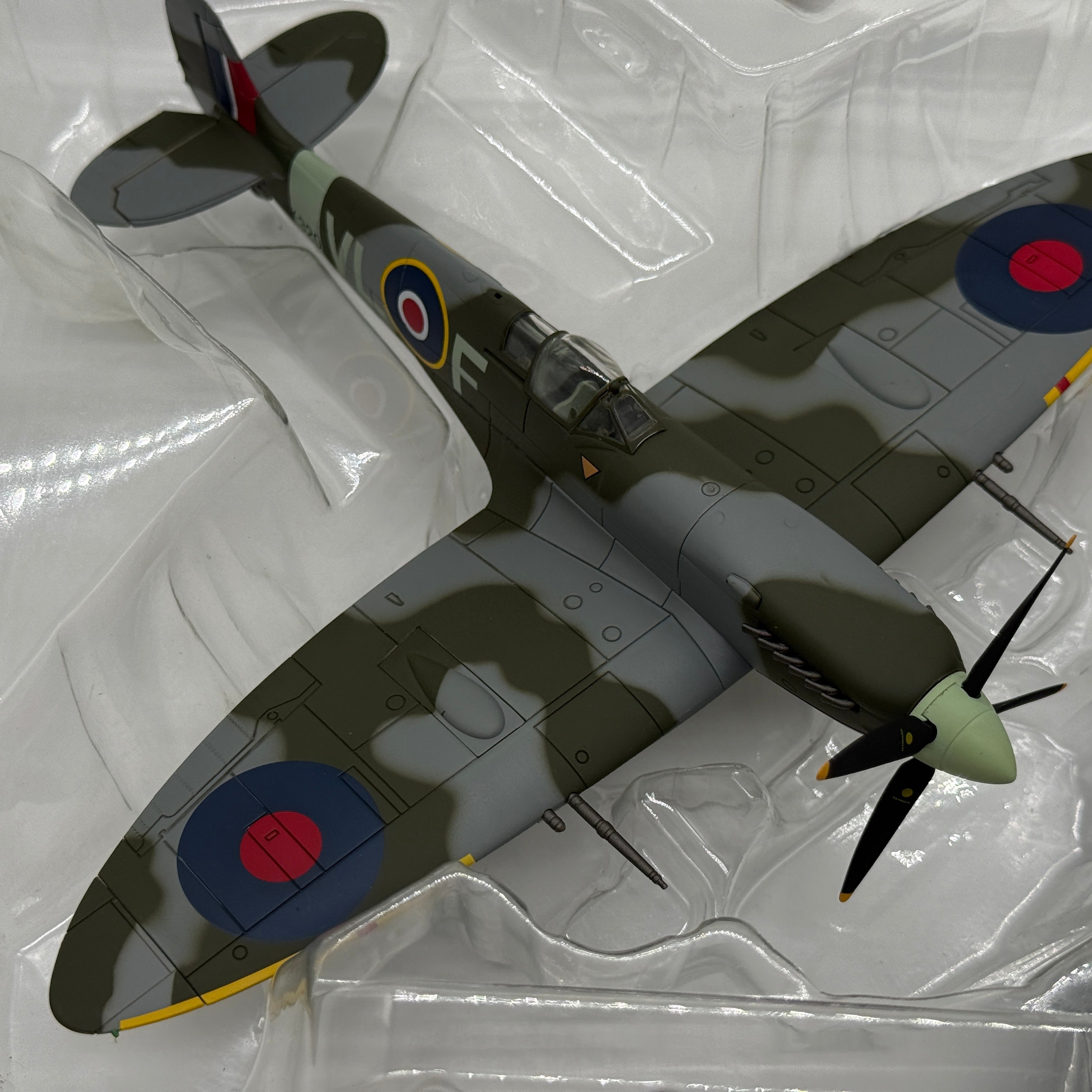 Hobby Master HA8306 1:48 Supermarine Spitfire Mk IX RAF No.322 Dutch Sqn 1944