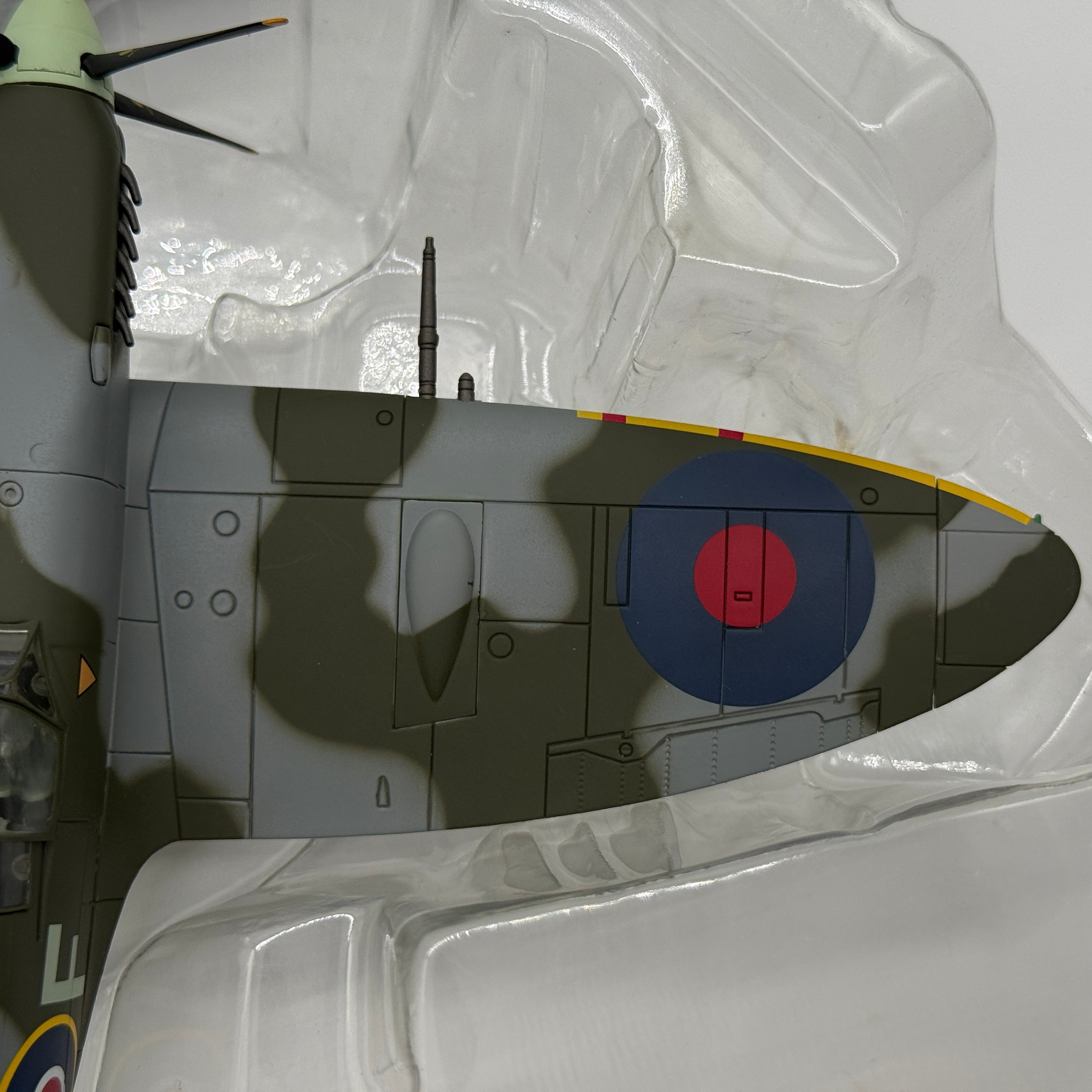 Hobby Master HA8306 1:48 Supermarine Spitfire Mk IX RAF No.322 Dutch Sqn 1944