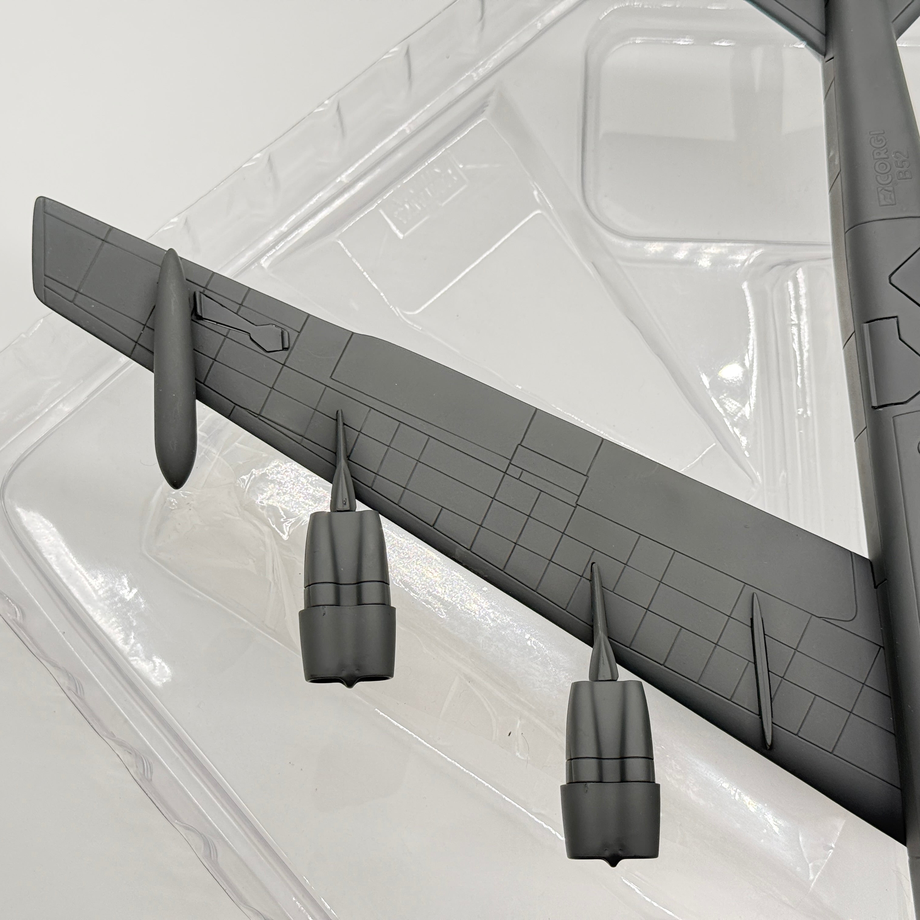 Corgi US33508 1:144 Boeing B-52H Stratofortress USAF SAC 7th BW 1990