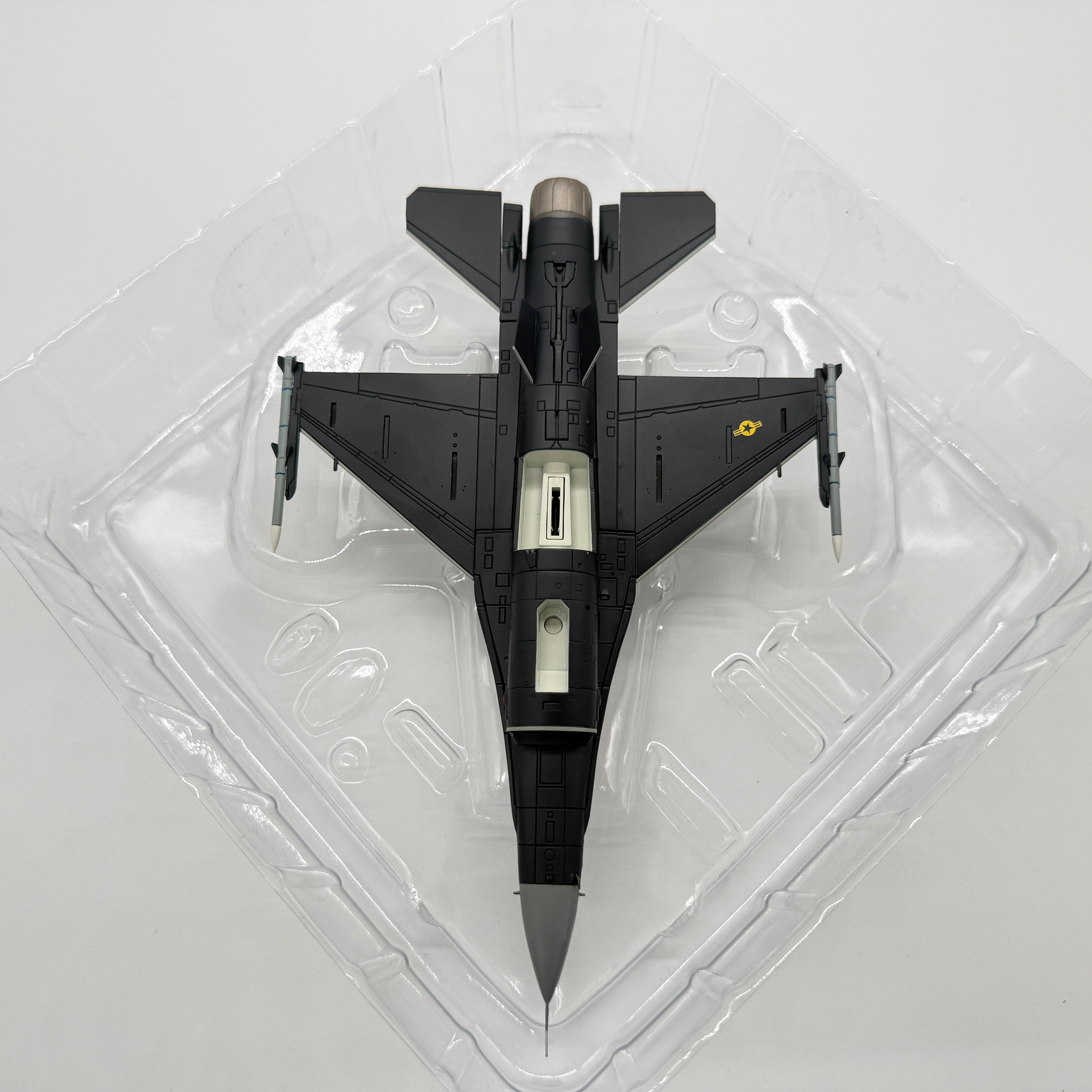 Hobby Master HA3871 1:72 F-16C Fighting Falcon USAF 18th AGRS Alaska 2017