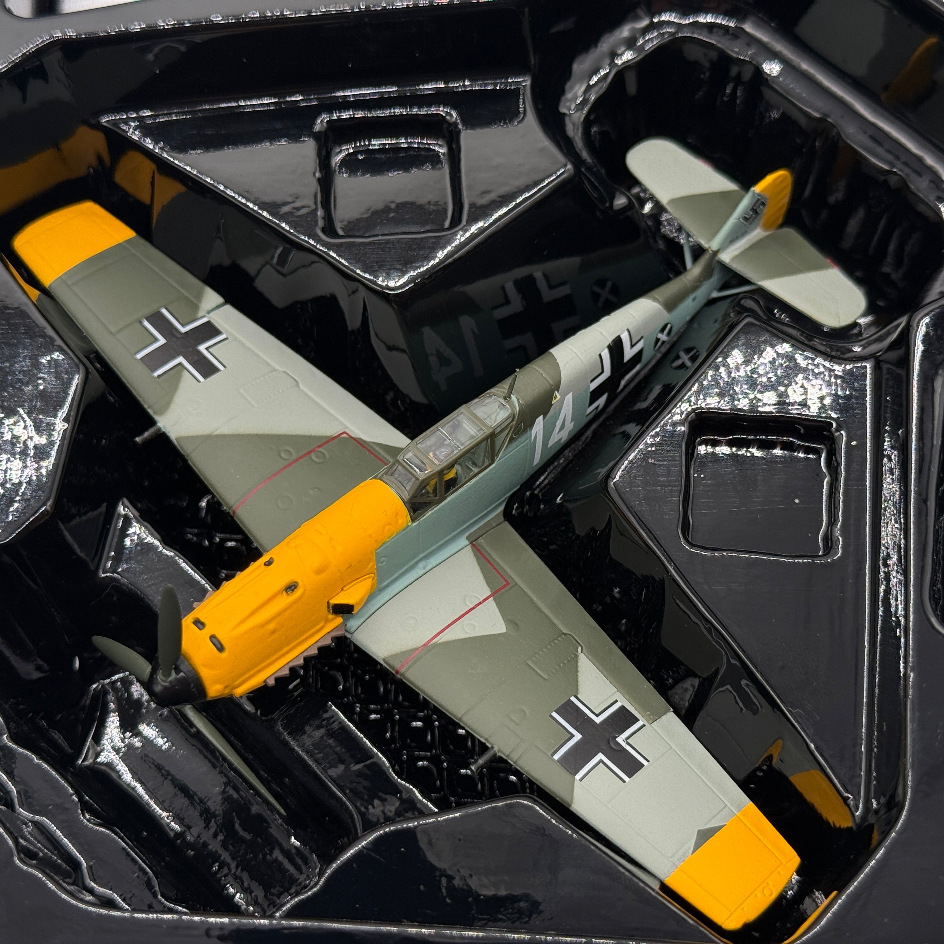Corgi AA28003 1:72 Messerschmitt Bf 109E-4 Luftwaffe 1.(J)/LG 2 White 14 Marseille 1940