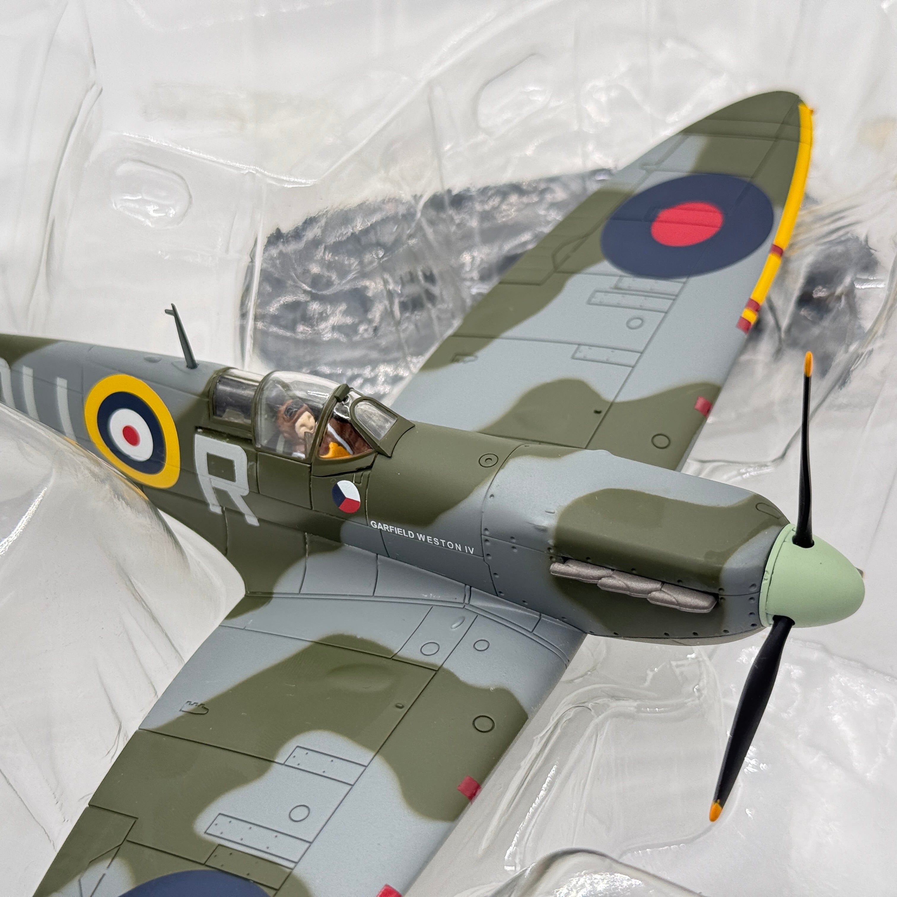 Hobby Master HA7806 1:48 Supermarine Spitfire Mk II RAF No.312 Czech Sqn DU-R Garfield Weston IV Adolf Vybiral 1941