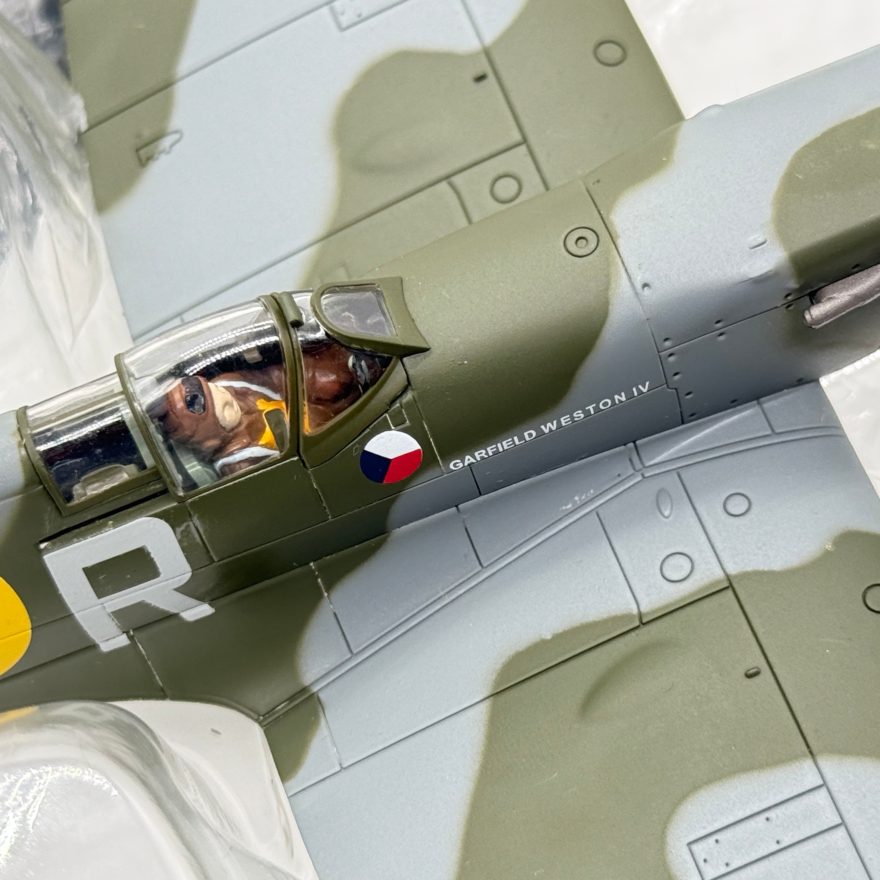 Hobby Master HA7806 1:48 Supermarine Spitfire Mk II RAF No.312 Czech Sqn DU-R Garfield Weston IV Adolf Vybiral 1941