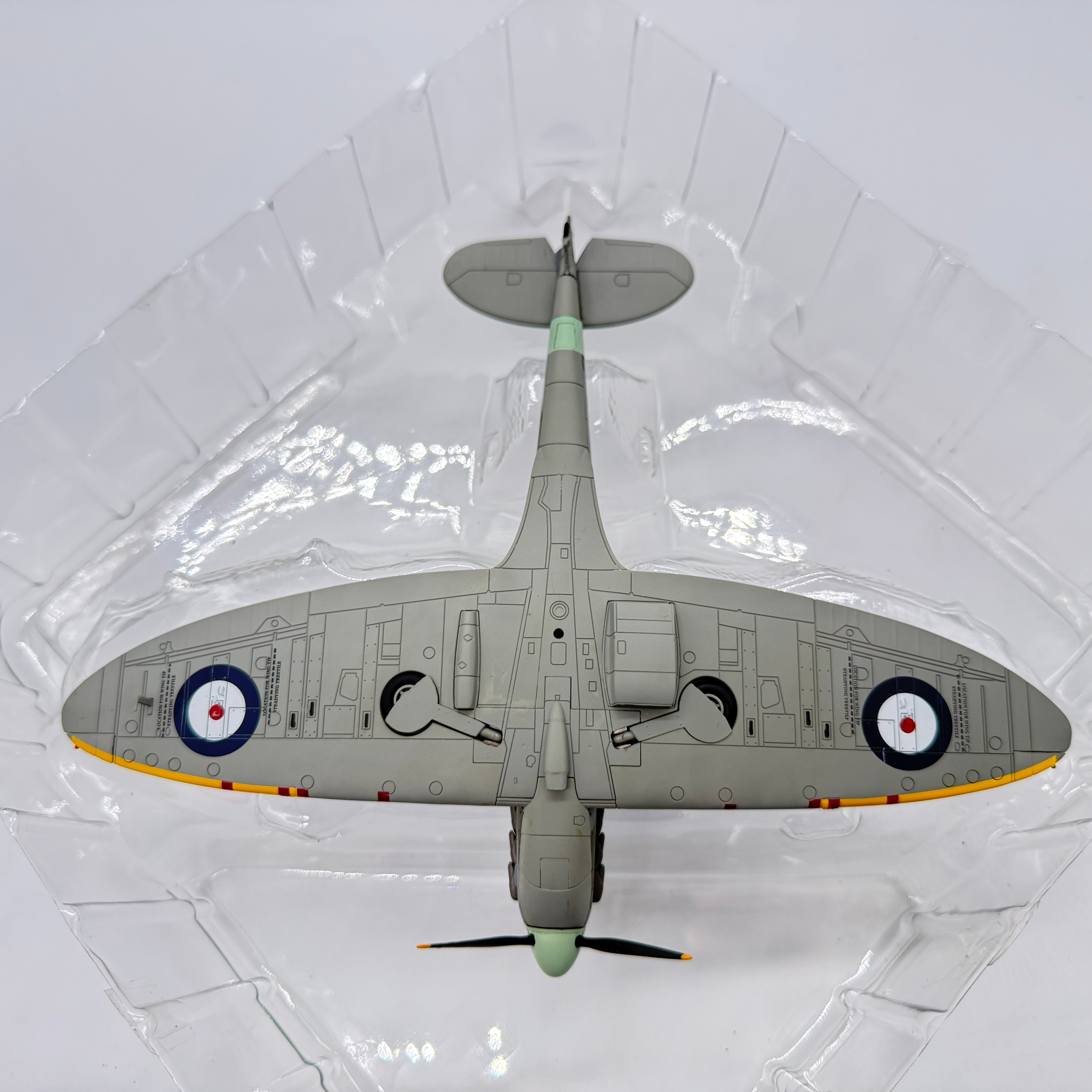 Hobby Master HA7806 1:48 Supermarine Spitfire Mk II RAF No.312 Czech Sqn DU-R Garfield Weston IV Adolf Vybiral 1941