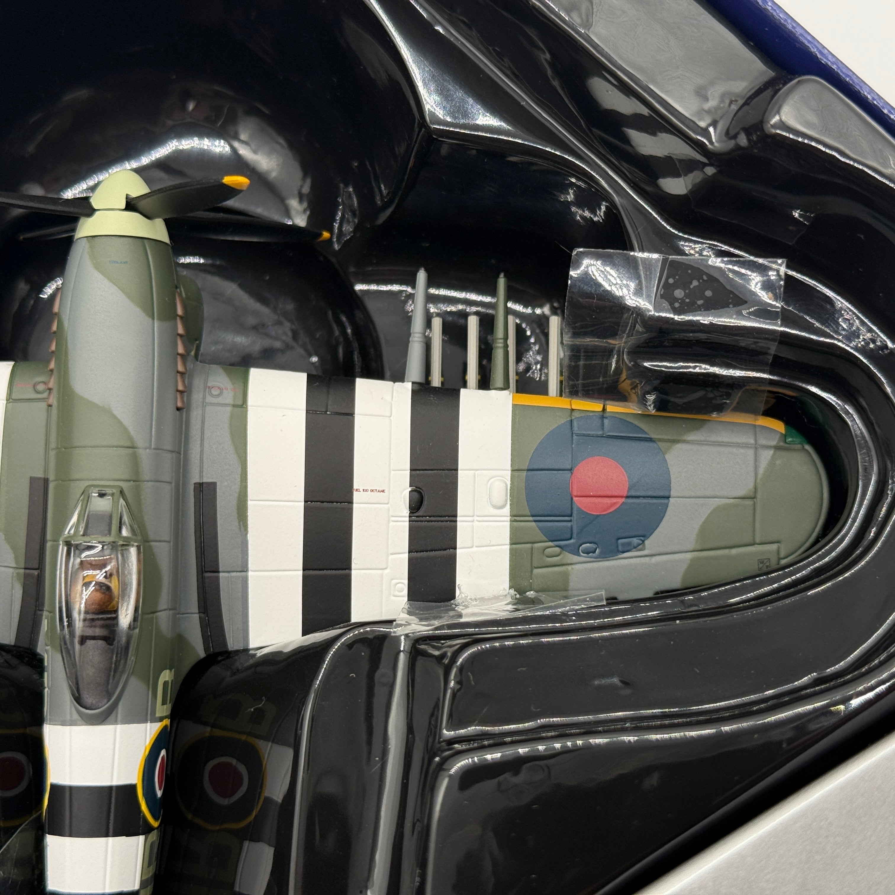 Corgi AA36512 1:72 Hawker Typhoon Mk I RAF No.245 Northern Rhodesian Sqn D-Day England 1944