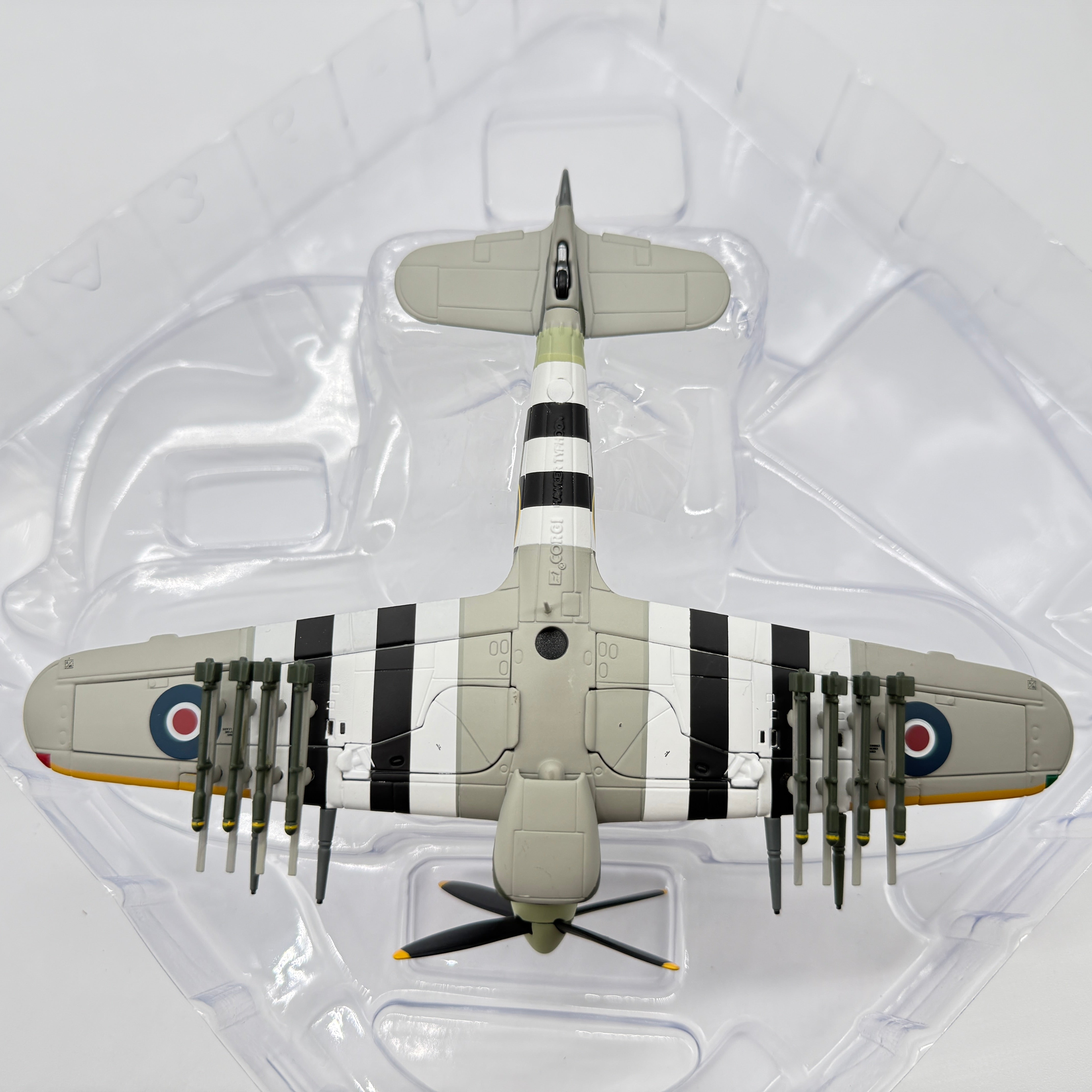 Corgi AA36512 1:72 Hawker Typhoon Mk I RAF No.245 Northern Rhodesian Sqn D-Day England 1944