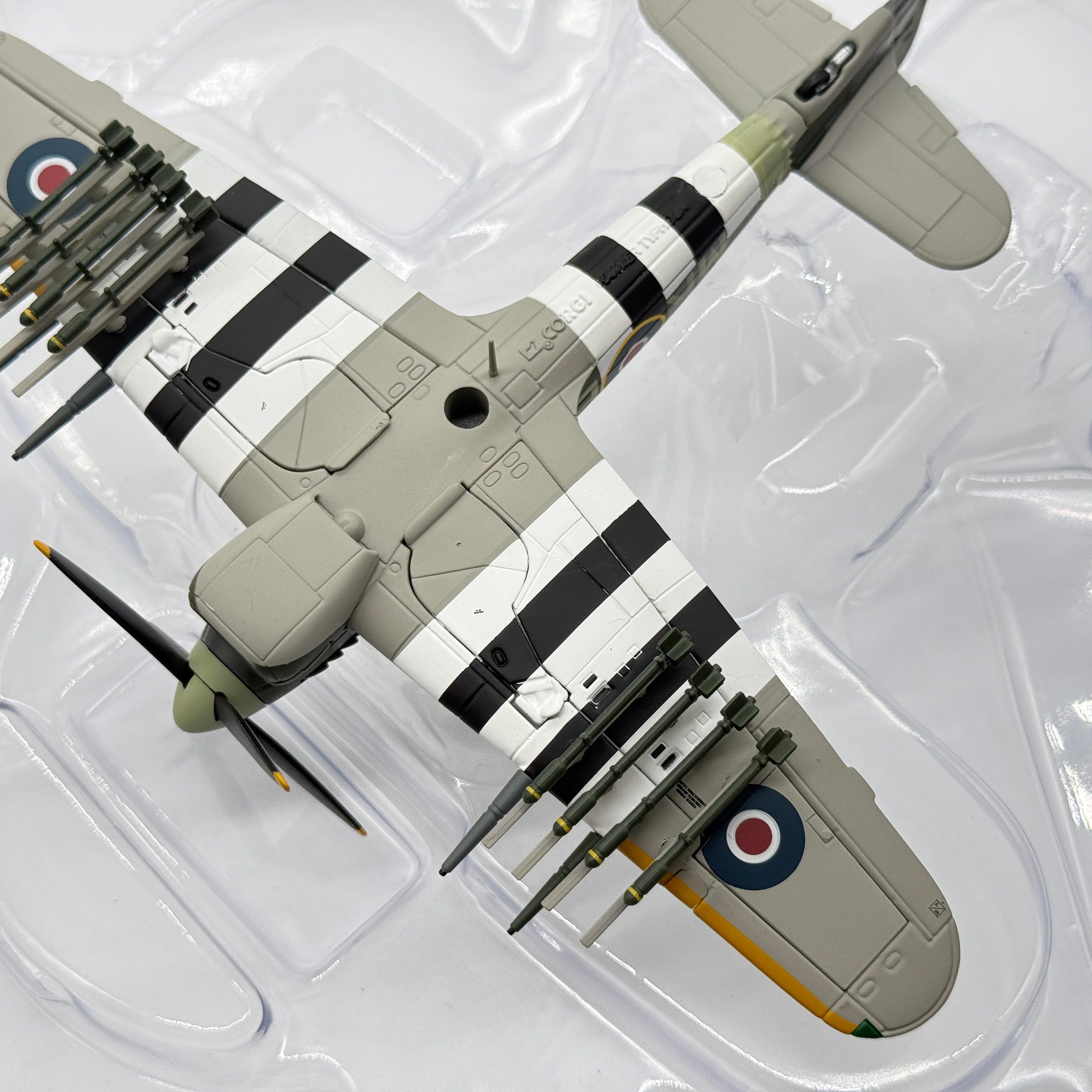 Corgi AA36512 1:72 Hawker Typhoon Mk I RAF No.245 Northern Rhodesian Sqn D-Day England 1944