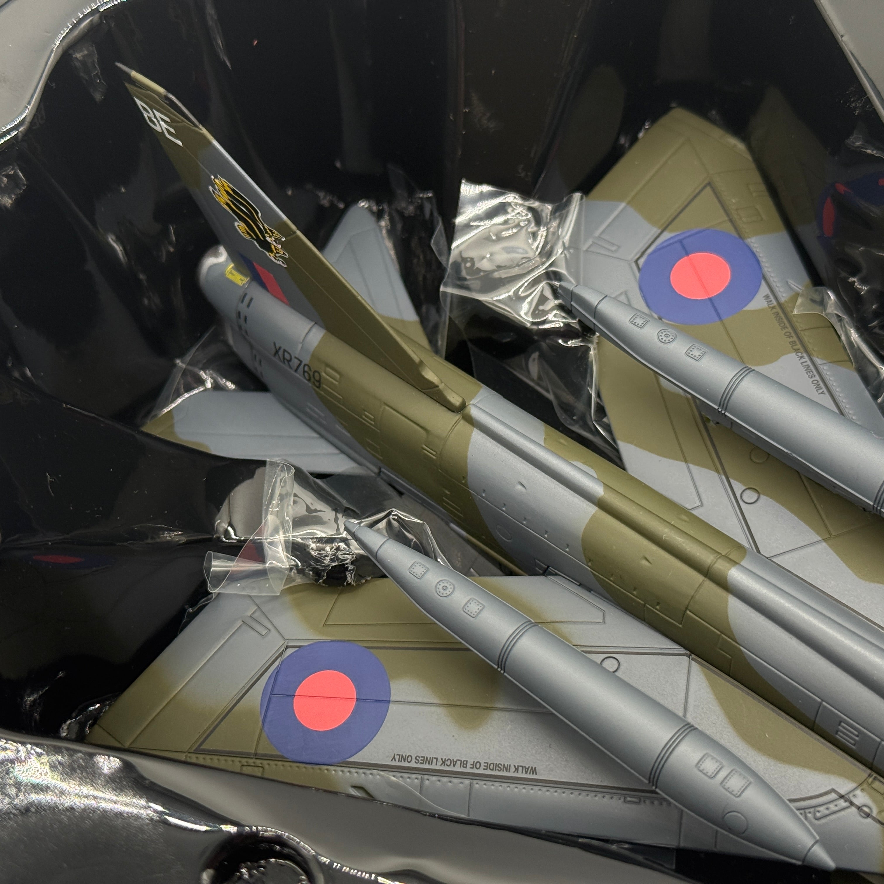 Corgi AA32310 1:72 English Electric Lightning F.Mk 6 RAF No.11 Sqn XR769 RAF Binbrook 1983