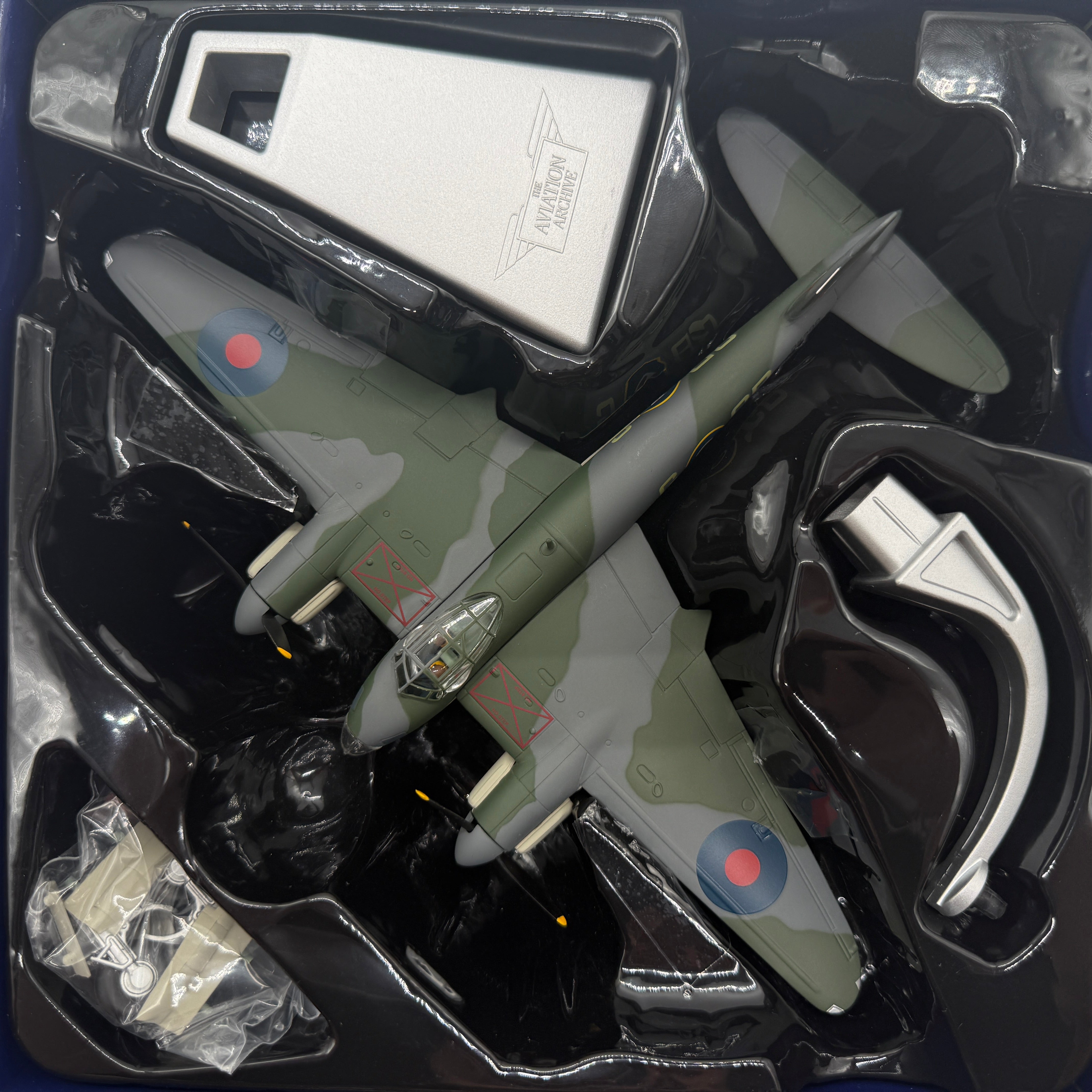 Corgi AA32820 1:72 de Havilland Mosquito B.Mk IV RAF No.105 Sqn DK296 George Parry