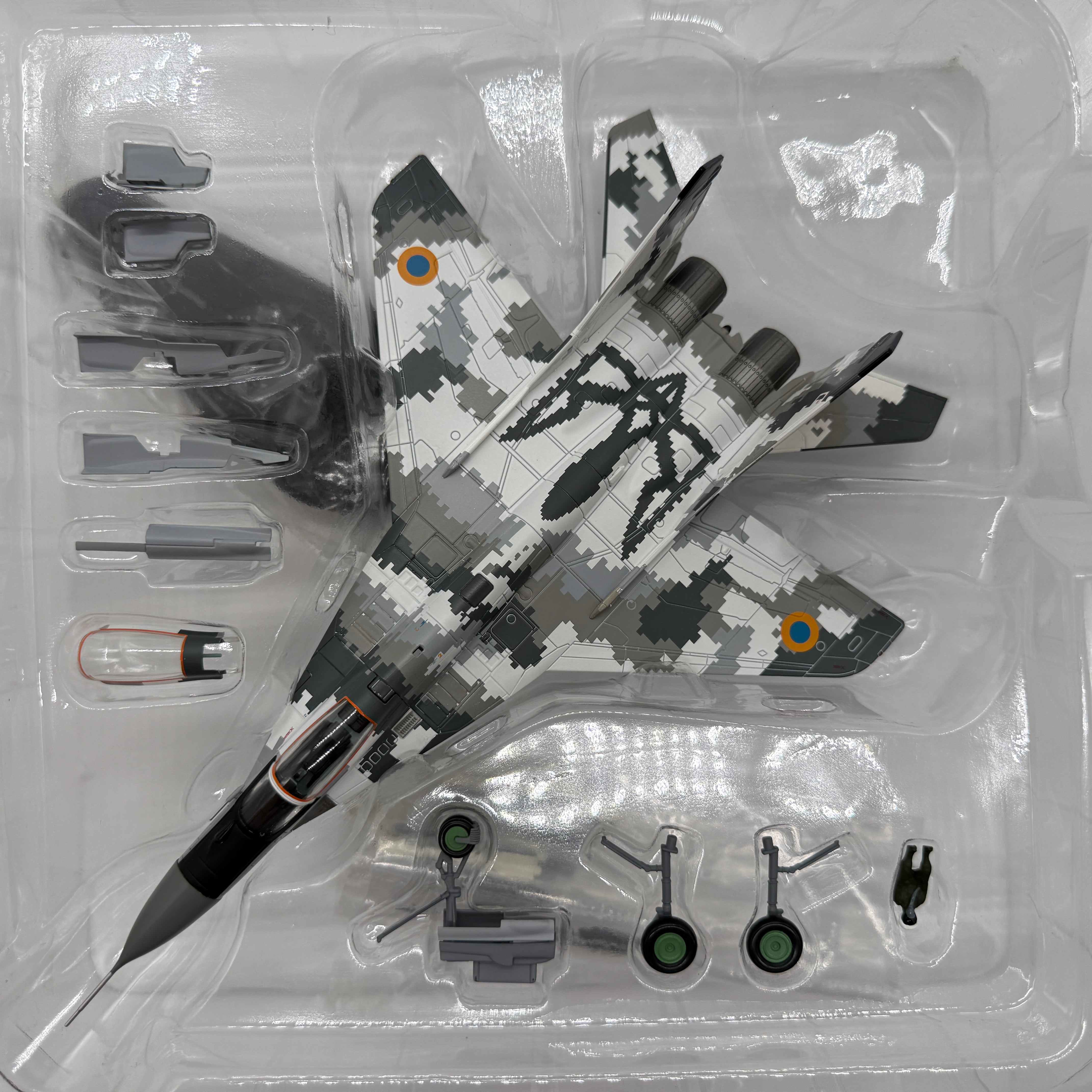 Hobby Master HA6518 1:72 Mikoyan MiG-29MU1 Fulcrum-C Ukrainian Air Force Yellow 57 Digital Camouflage 2014