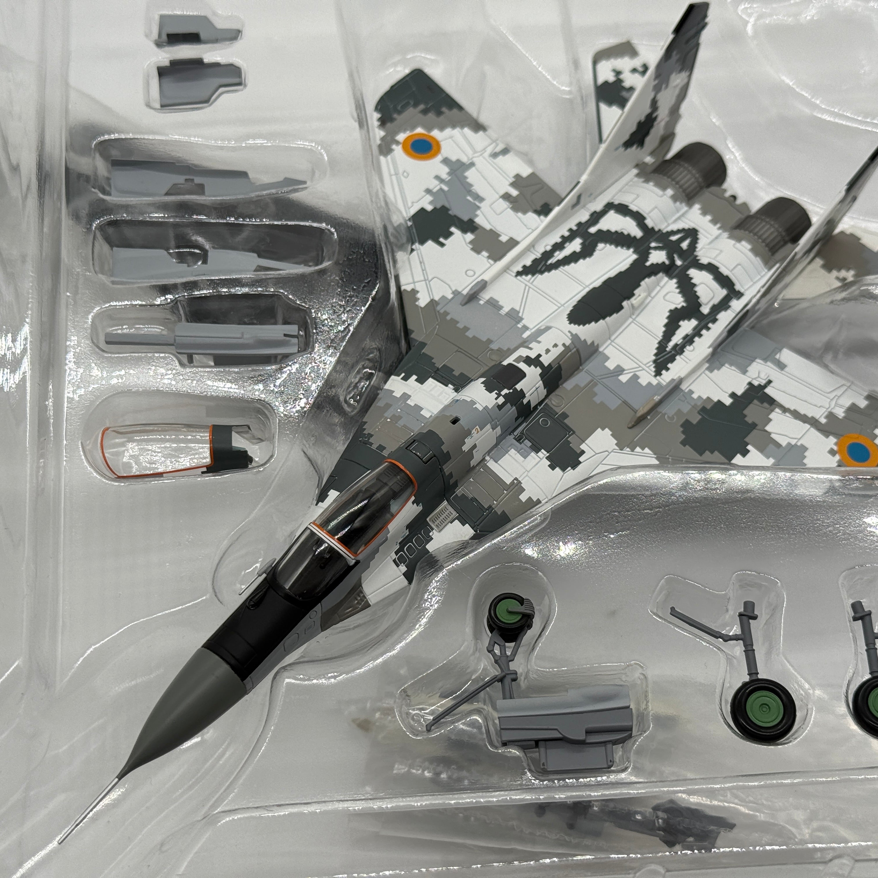 Hobby Master HA6518 1:72 Mikoyan MiG-29MU1 Fulcrum-C Ukrainian Air Force Yellow 57 Digital Camouflage 2014