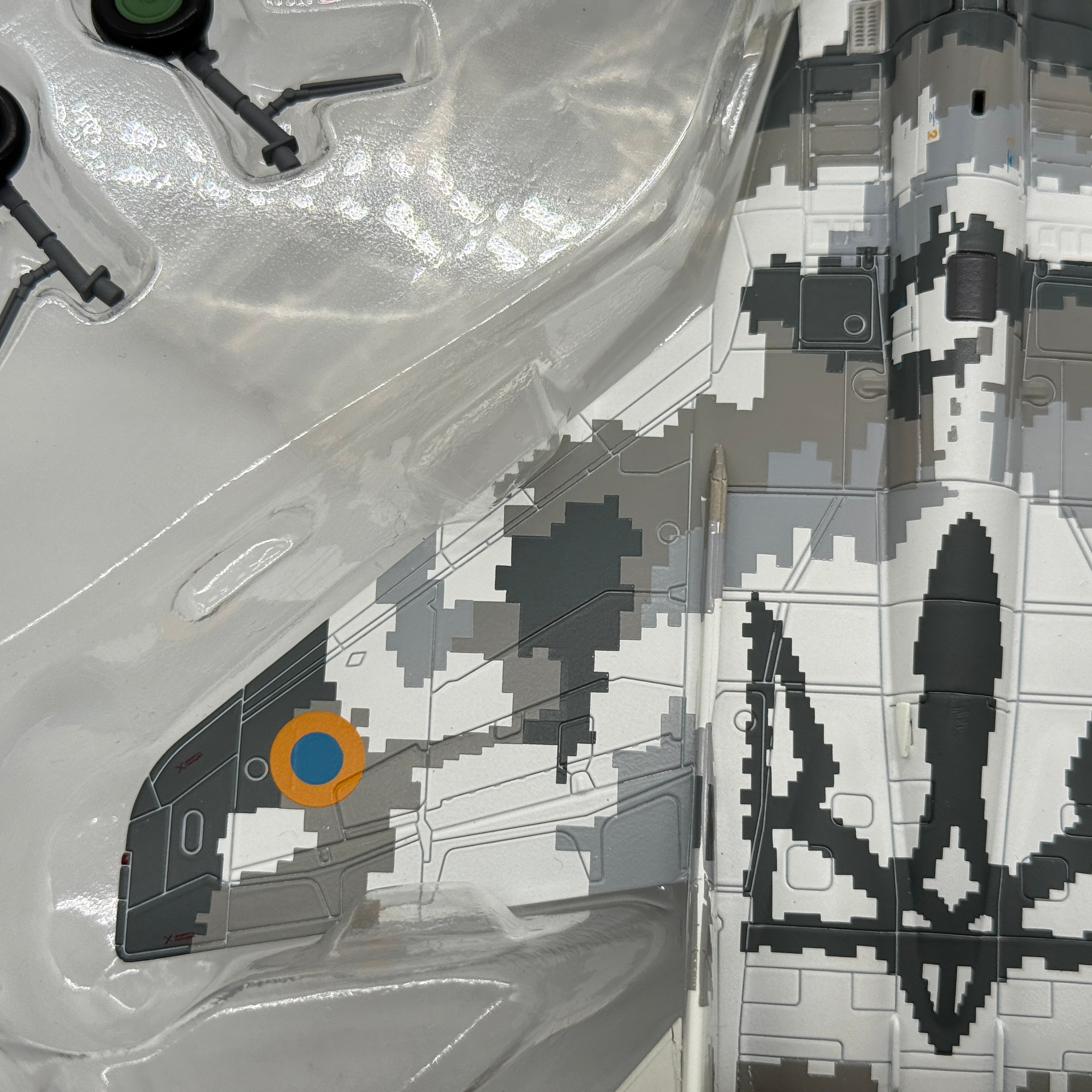 Hobby Master HA6518 1:72 Mikoyan MiG-29MU1 Fulcrum-C Ukrainian Air Force Yellow 57 Digital Camouflage 2014