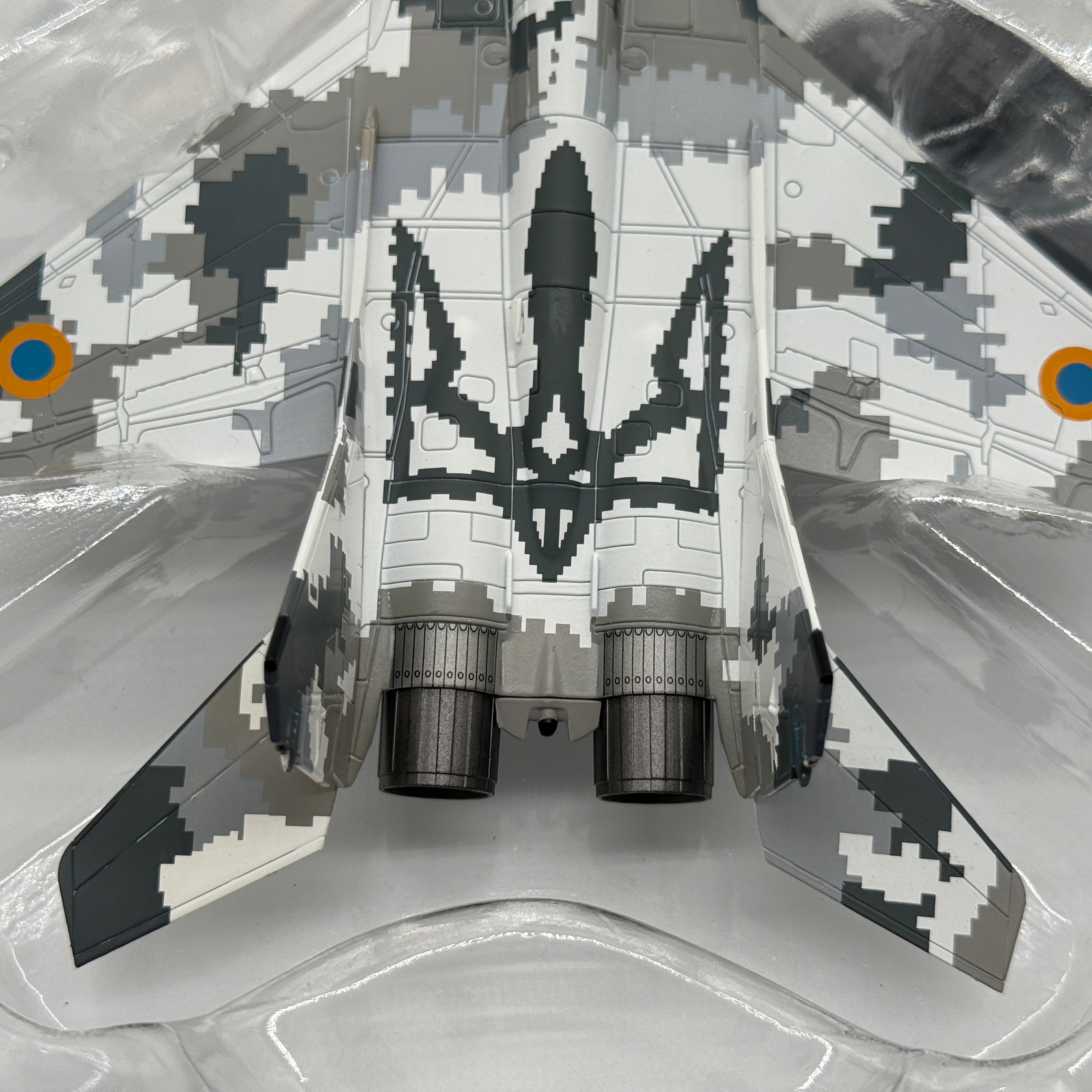Hobby Master HA6518 1:72 Mikoyan MiG-29MU1 Fulcrum-C Ukrainian Air Force Yellow 57 Digital Camouflage 2014