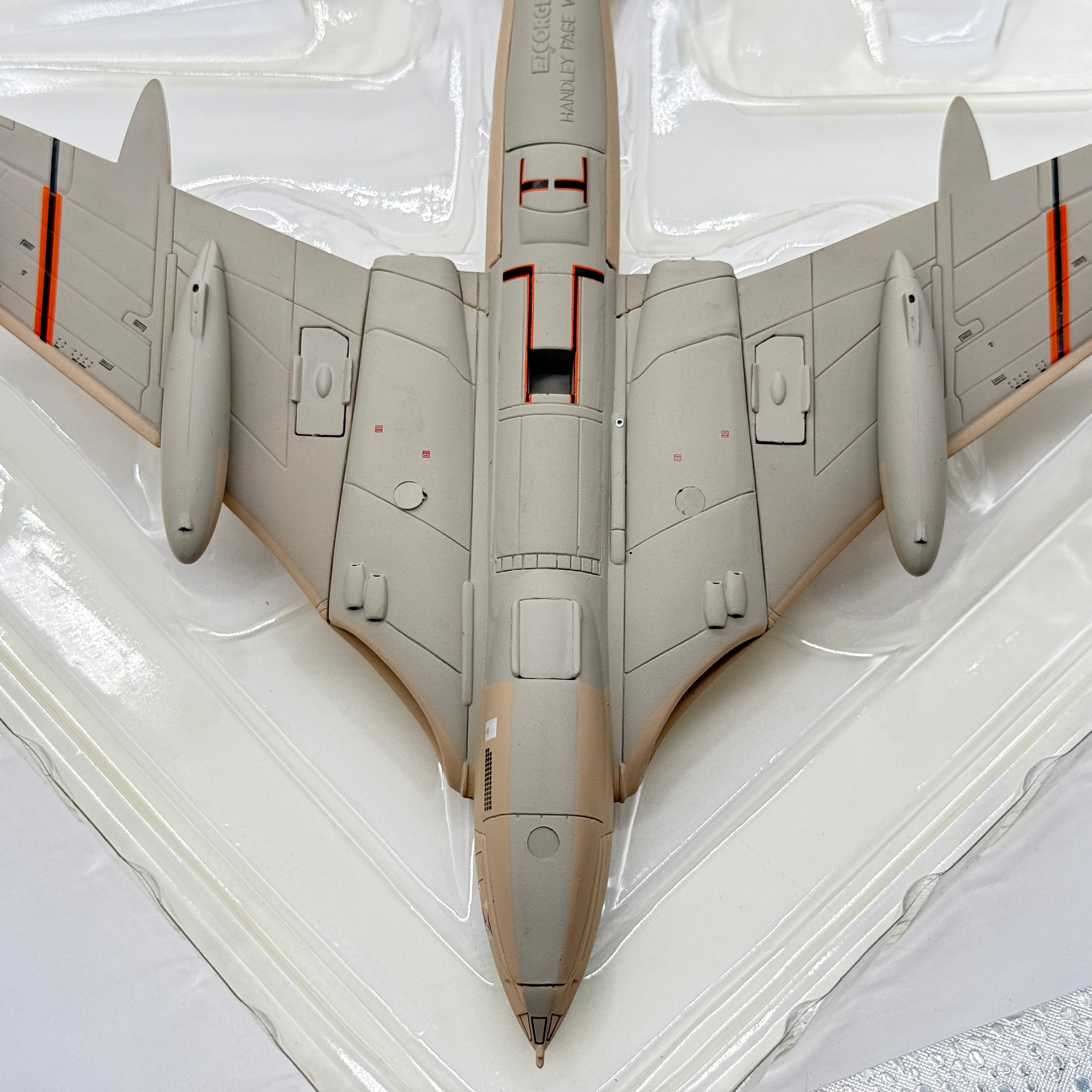 Corgi 48701 1:144 Handley Page Victor K.2 RAF No.55 Sqn XM715 Teasin' Tina Bahrain 1991