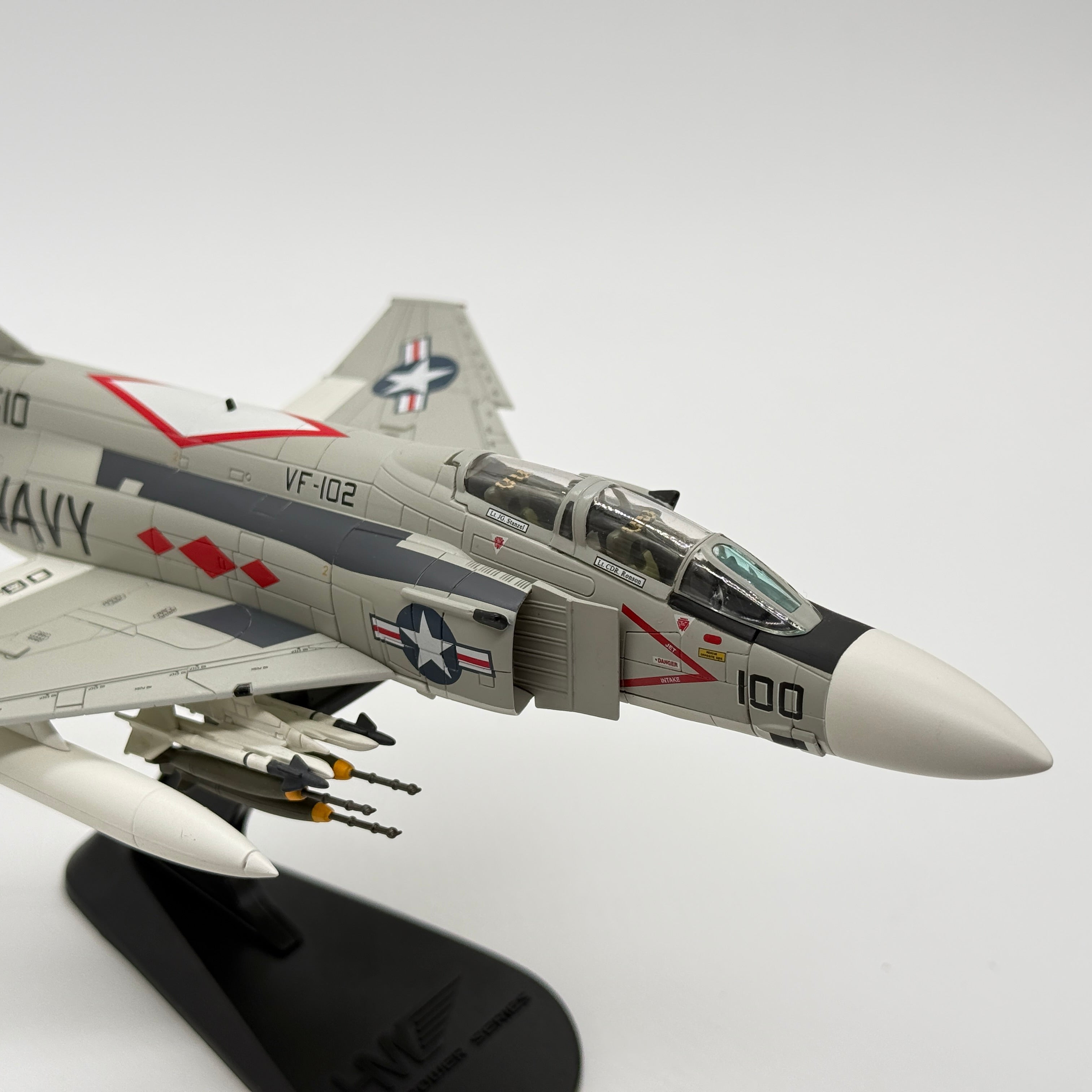 Hobby Master HA19006 1:72 McDonnell Douglas F-4J Phantom II US Navy VF-102 Diamondbacks AG100 USS Independence 1976
