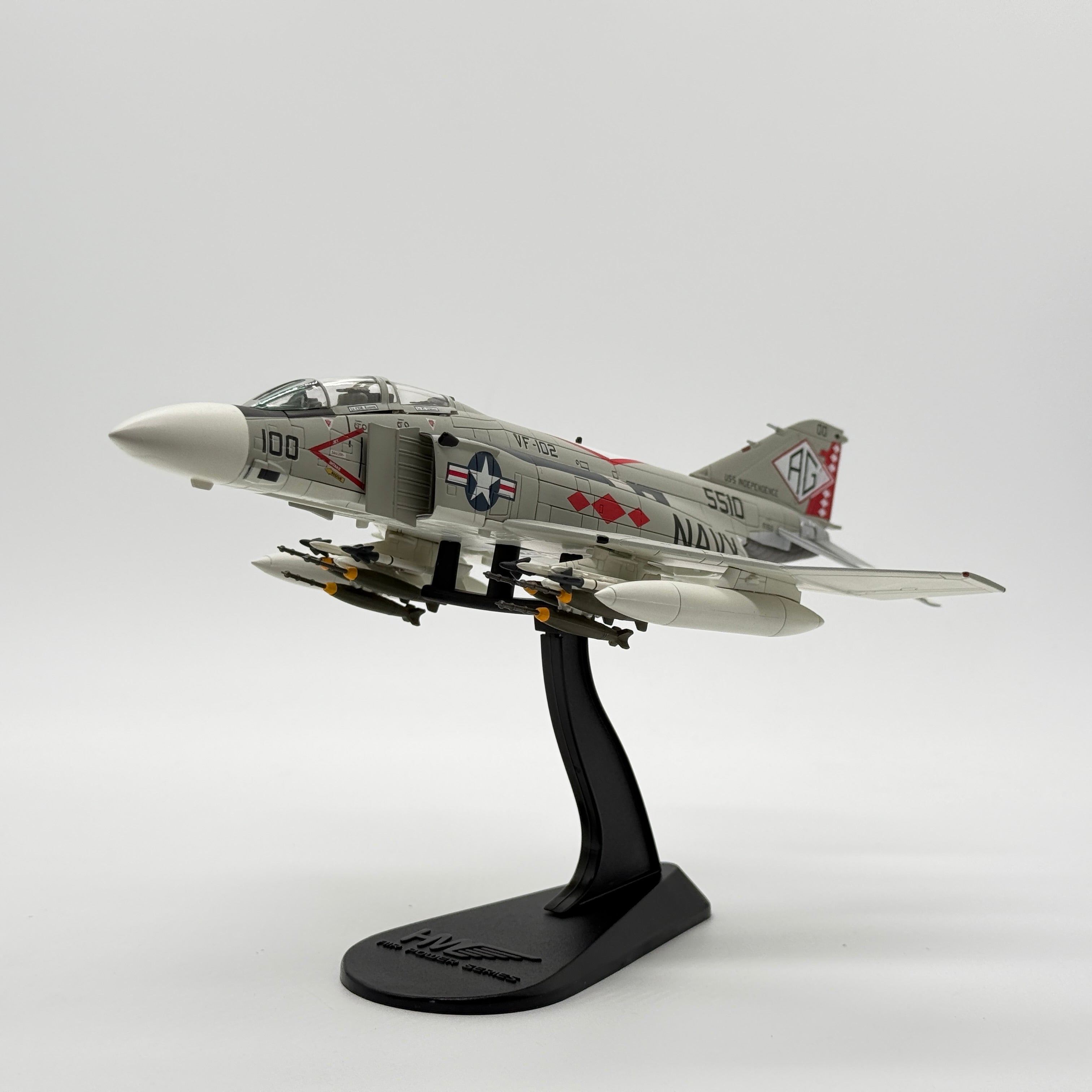 Hobby Master HA19006 1:72 McDonnell Douglas F-4J Phantom II US Navy VF-102 Diamondbacks AG100 USS Independence 1976