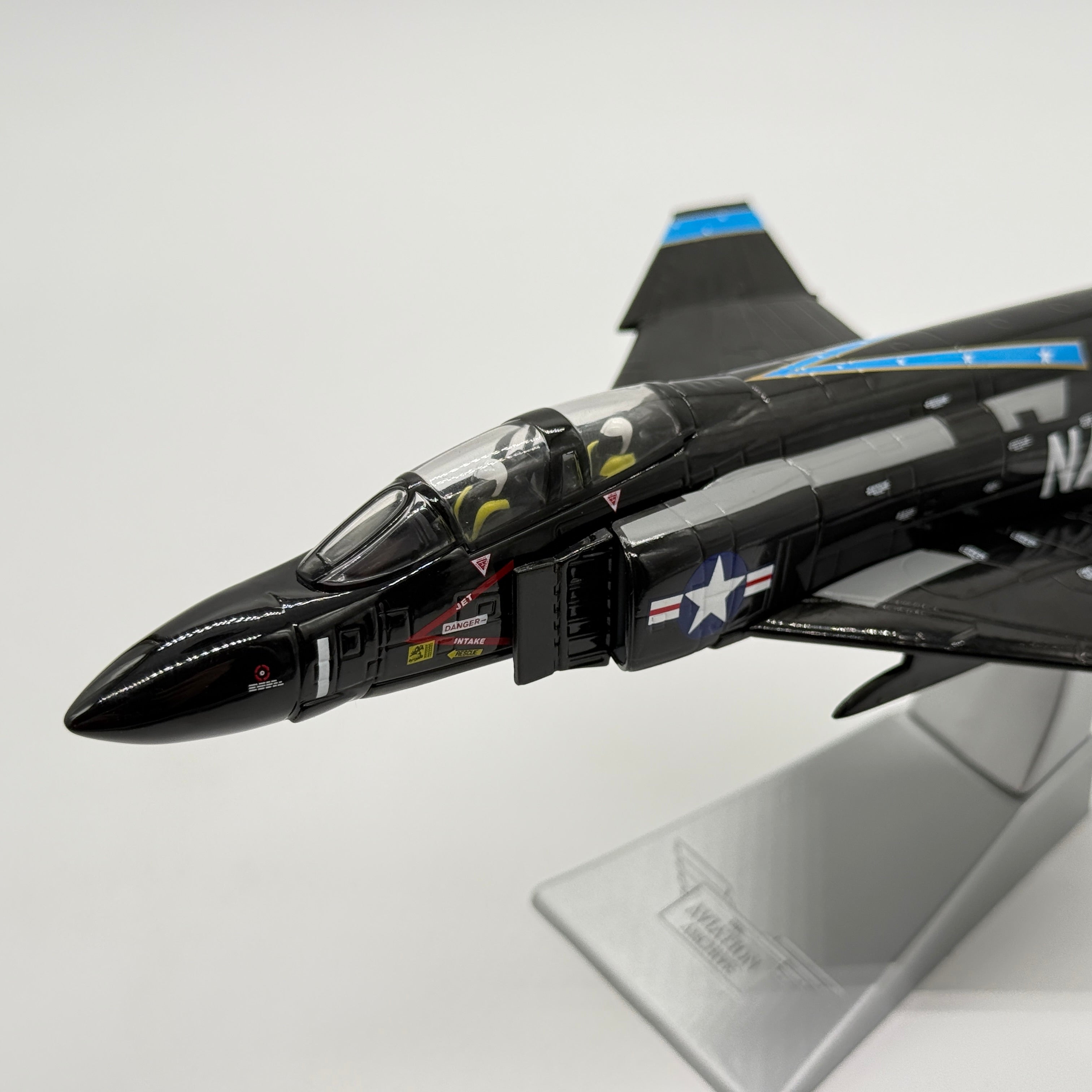 Corgi AA33205 1:72 McDonnell Douglas F-4J Phantom II US Navy VX-4 Vandy 1 Black Bunny NAS Point Mugu 1969