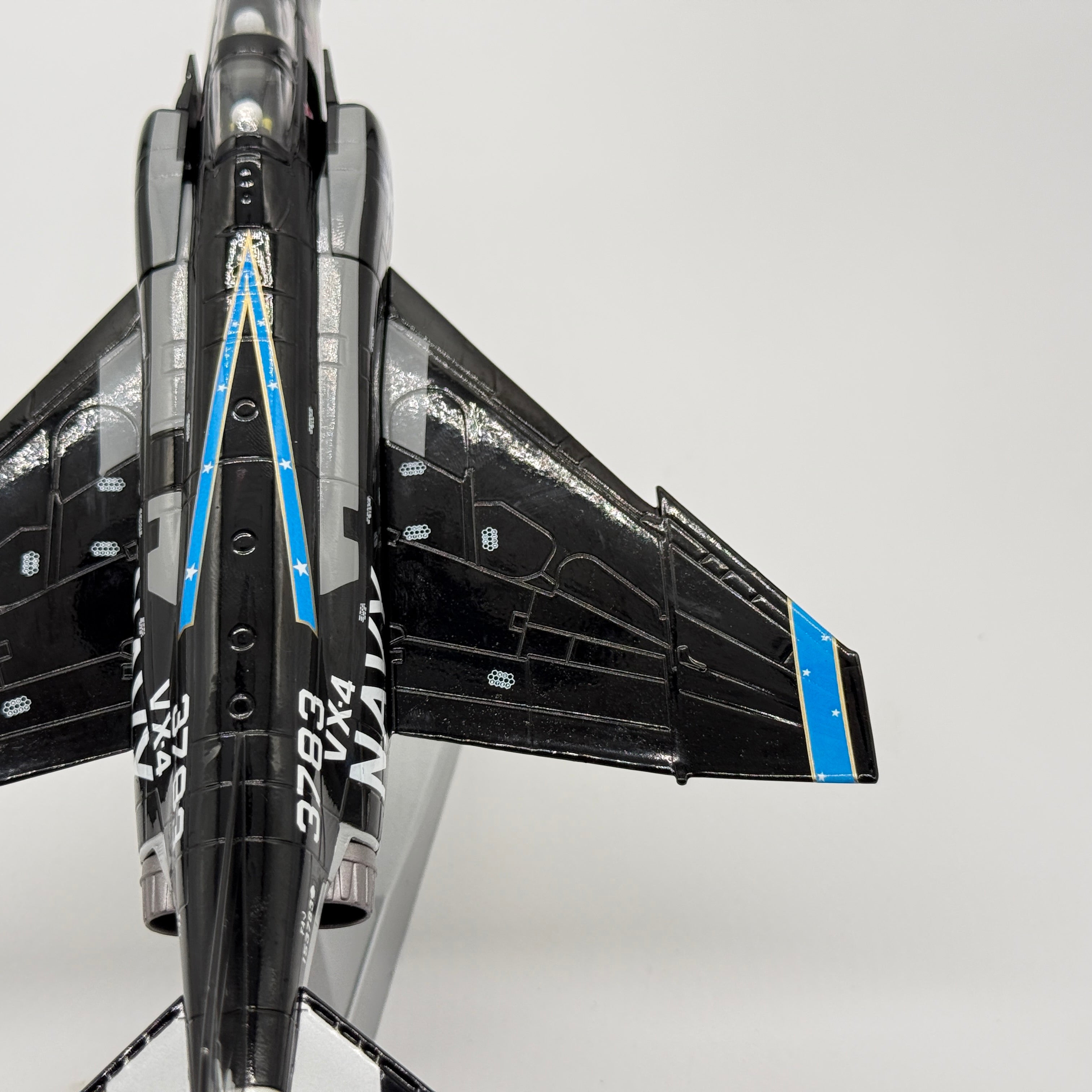 Corgi AA33205 1:72 McDonnell Douglas F-4J Phantom II US Navy VX-4 Vandy 1 Black Bunny NAS Point Mugu 1969