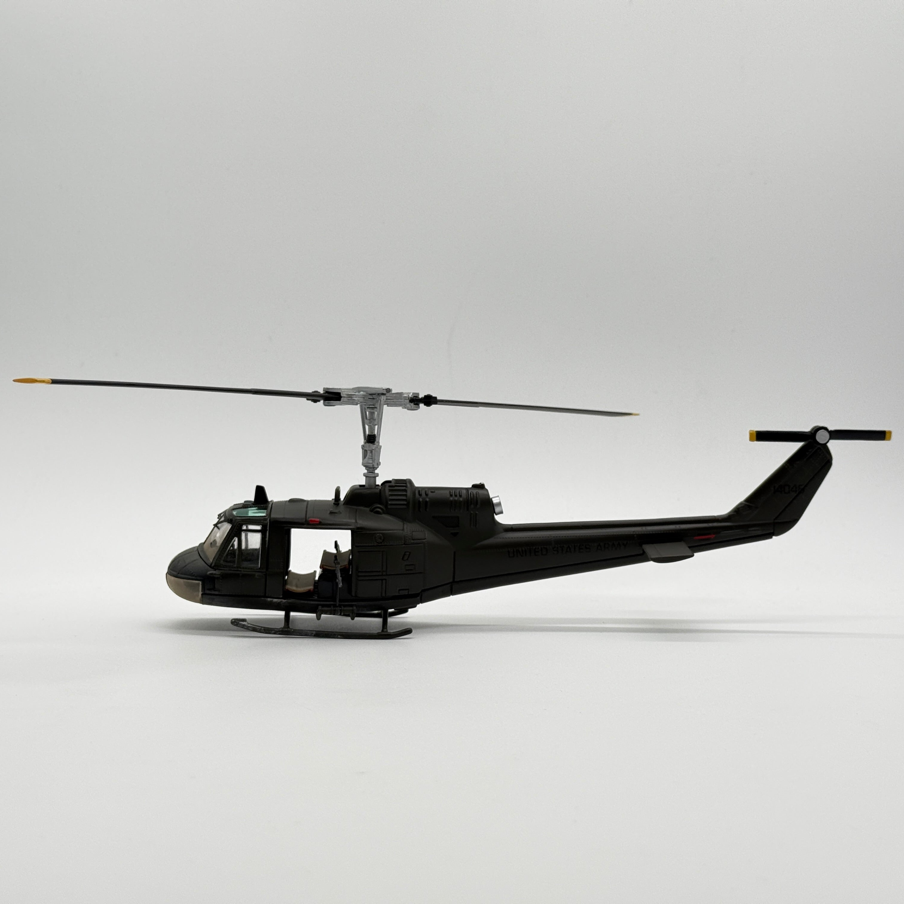 Corgi US50405 1:48 Bell UH-1C Huey Medevac US Army Unsung Heroes Vietnam Series II