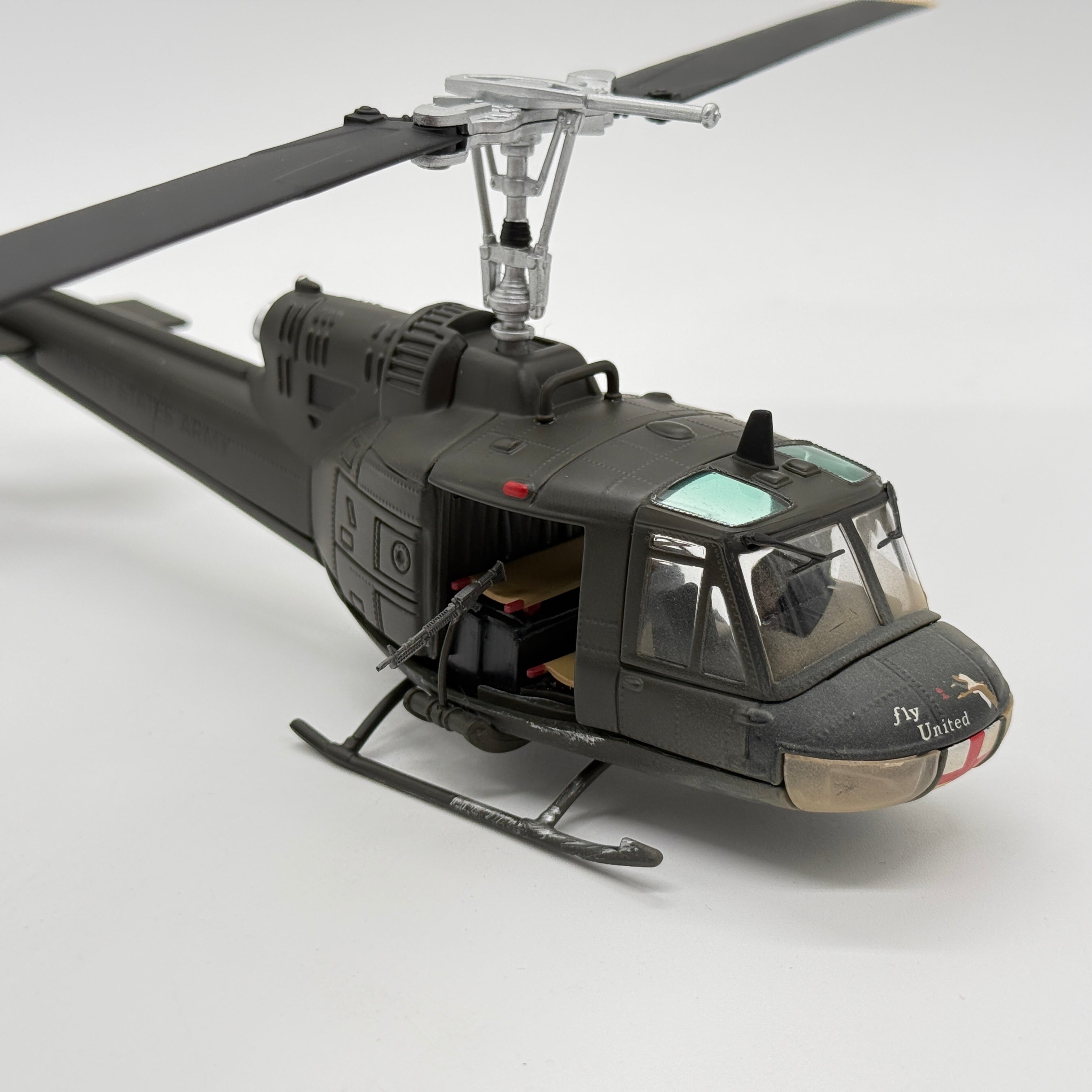 Corgi US50405 1:48 Bell UH-1C Huey Medevac US Army Unsung Heroes Vietnam Series II