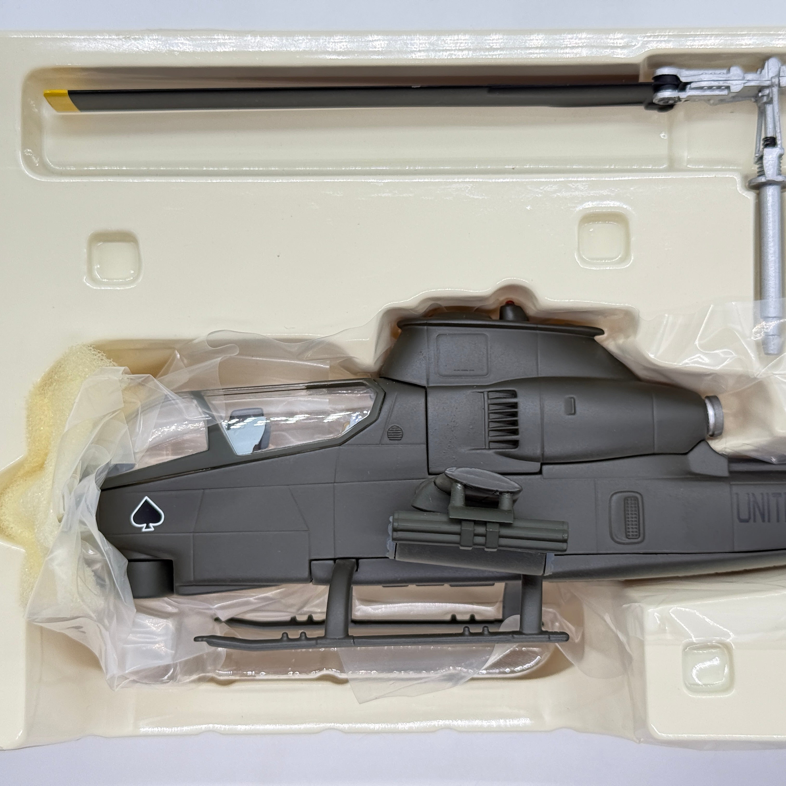 Corgi US51203 1:48 Bell AH-1G Cobra US Army 4th Aviation Battalion Gambler Guns Vietnam