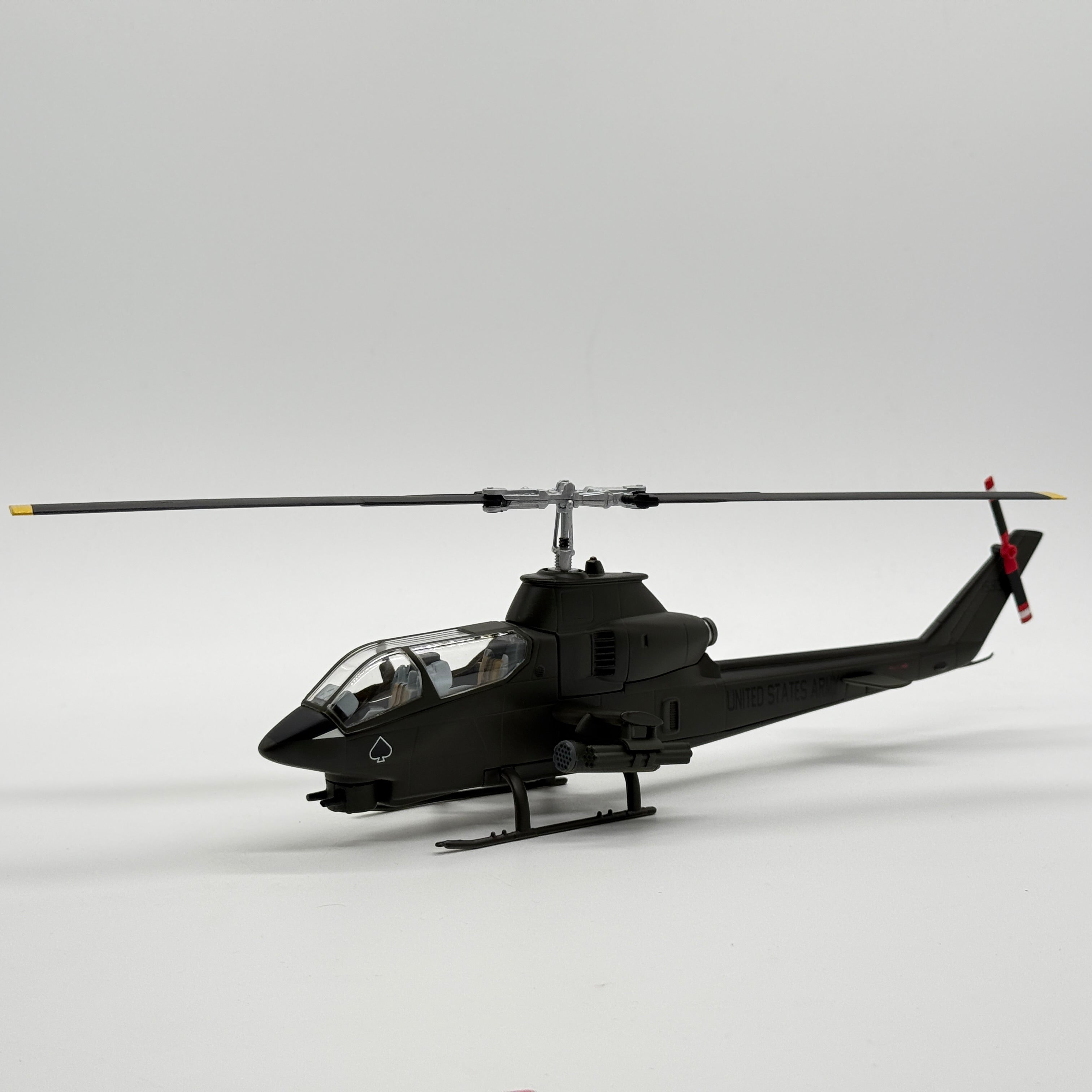Corgi US51203 1:48 Bell AH-1G Cobra US Army 4th Aviation Battalion Gambler Guns Vietnam