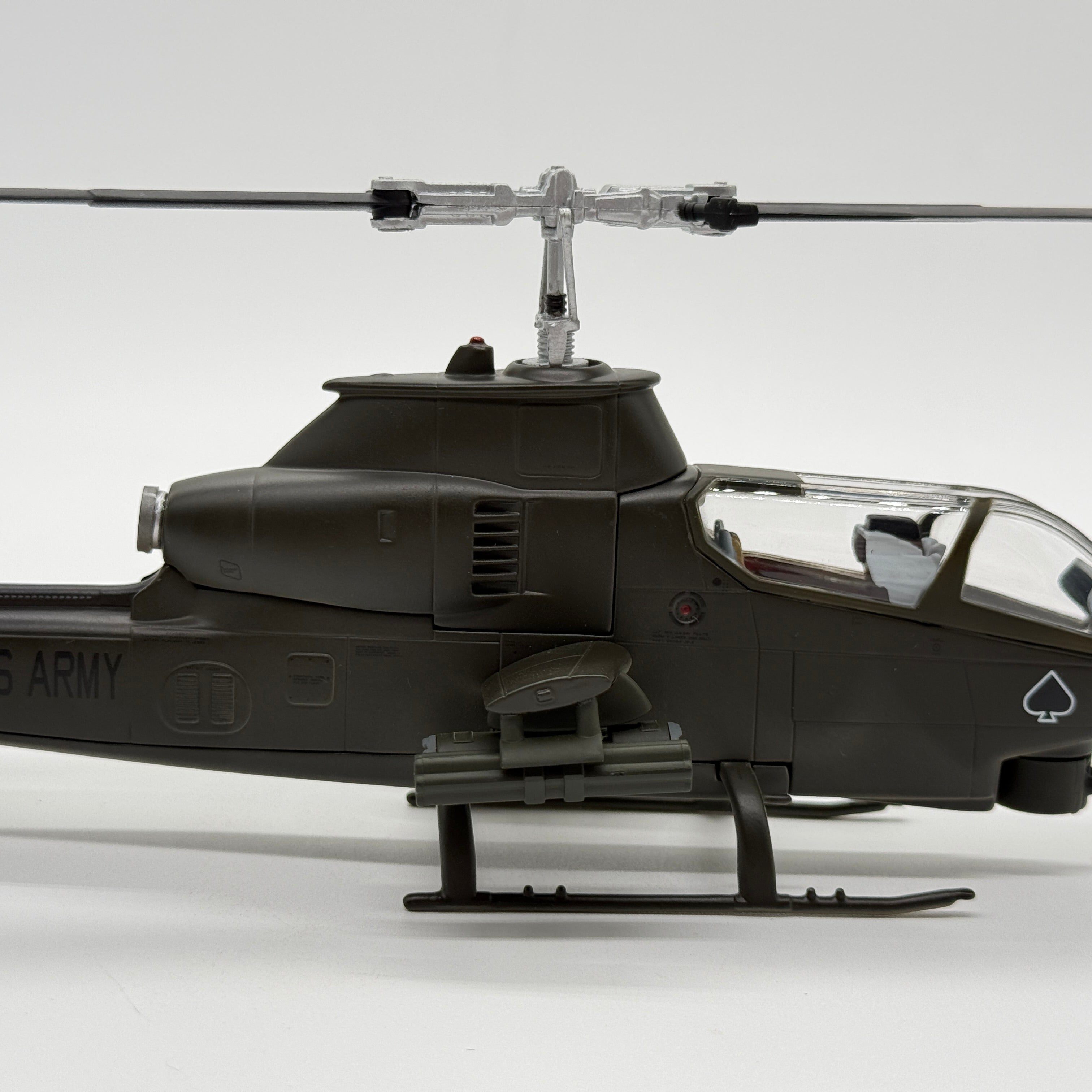 Corgi US51203 1:48 Bell AH-1G Cobra US Army 4th Aviation Battalion Gambler Guns Vietnam
