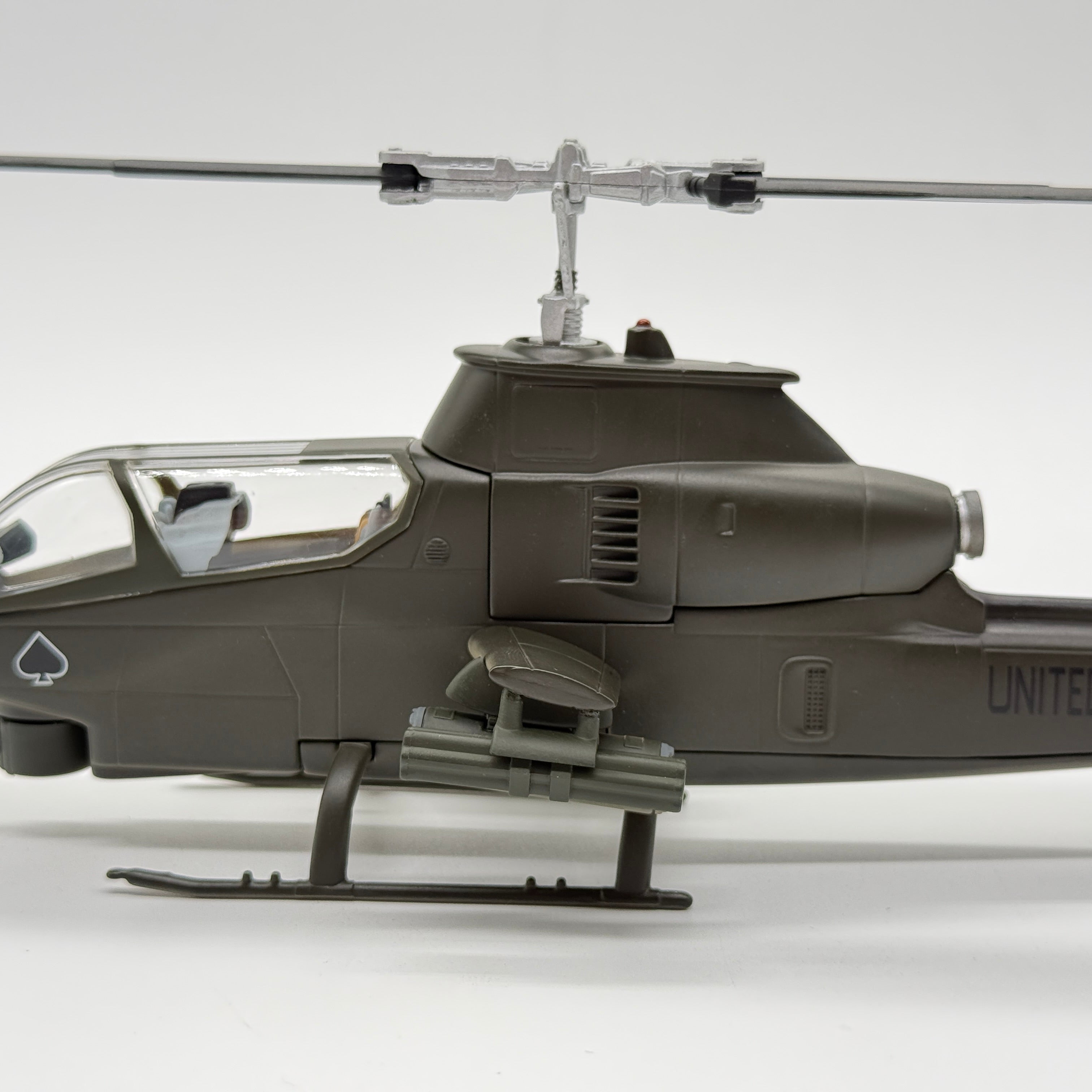 Corgi US51203 1:48 Bell AH-1G Cobra US Army 4th Aviation Battalion Gambler Guns Vietnam